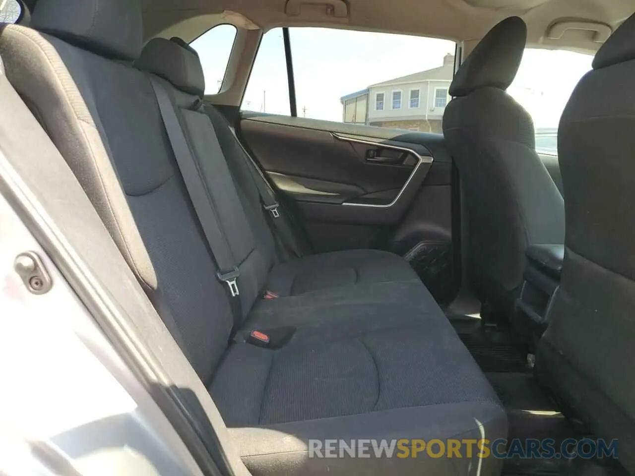 11 Photograph of a damaged car 2T3F1RFV9KW040333 TOYOTA RAV4 2019