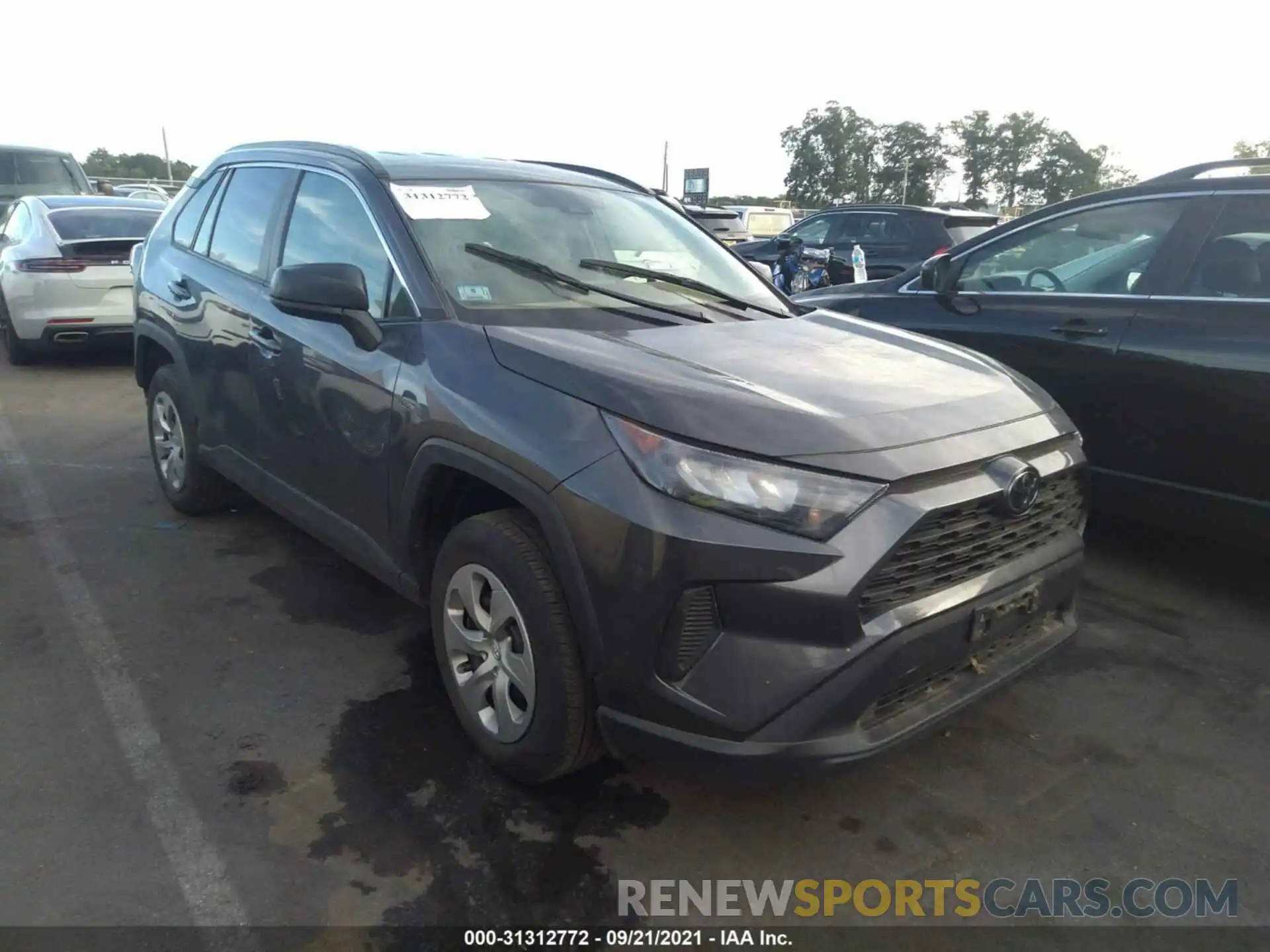 1 Photograph of a damaged car 2T3F1RFV9KW049694 TOYOTA RAV4 2019