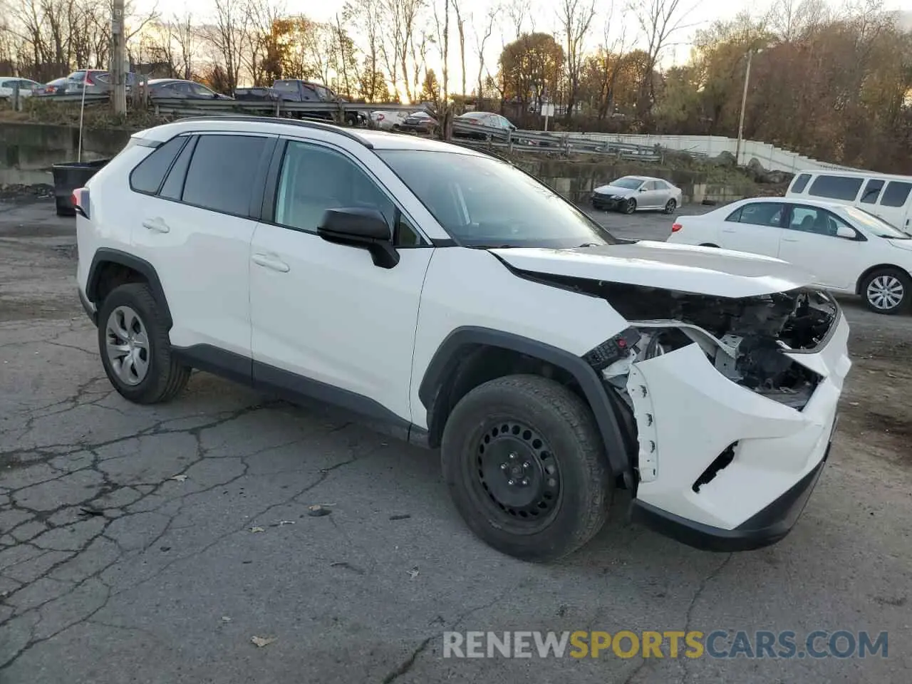 4 Photograph of a damaged car 2T3F1RFV9KW051588 TOYOTA RAV4 2019