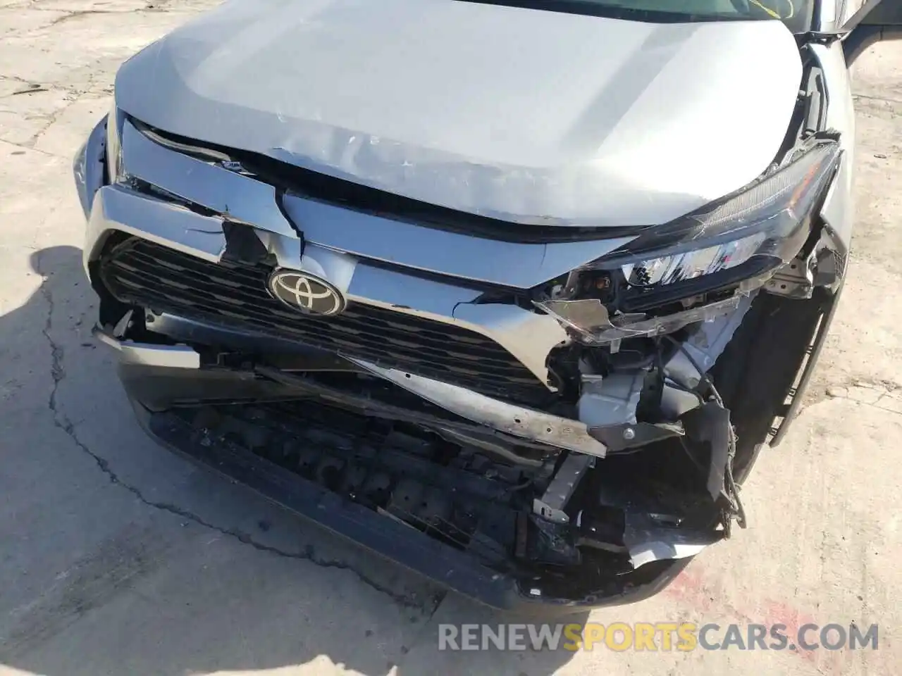 9 Photograph of a damaged car 2T3F1RFV9KW054152 TOYOTA RAV4 2019