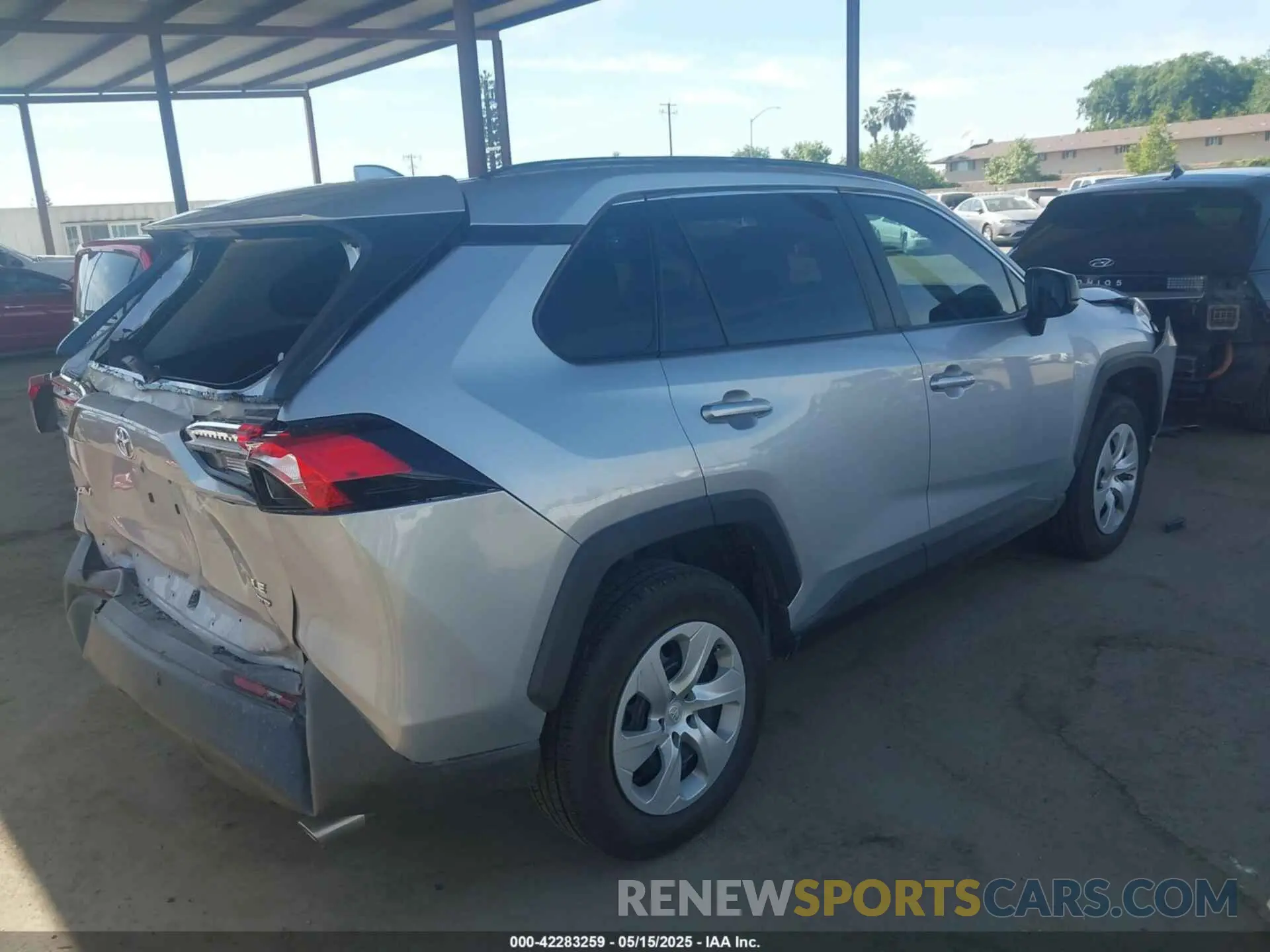 4 Photograph of a damaged car 2T3F1RFV9KW060016 TOYOTA RAV4 2019