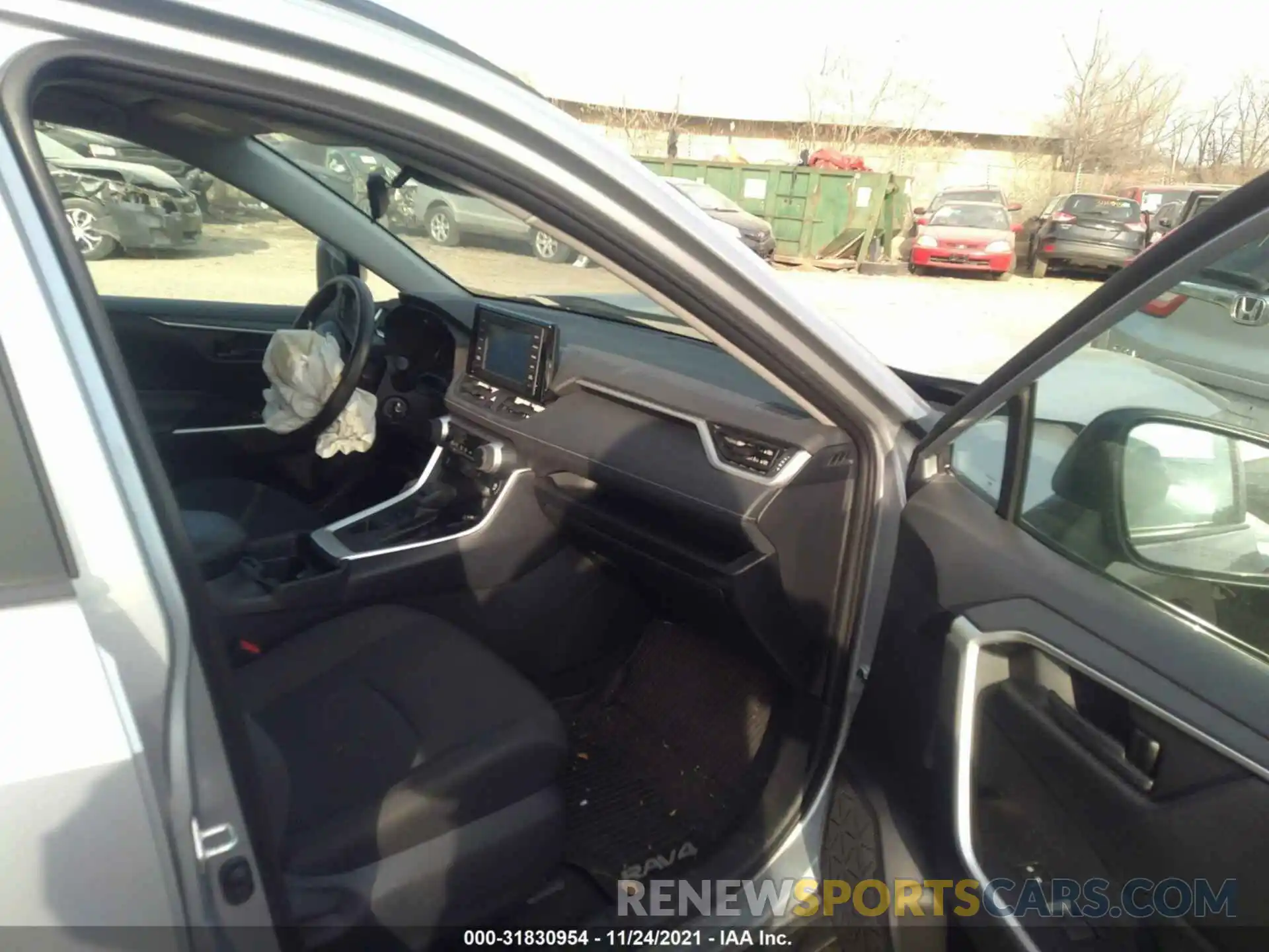 5 Photograph of a damaged car 2T3F1RFV9KW061733 TOYOTA RAV4 2019