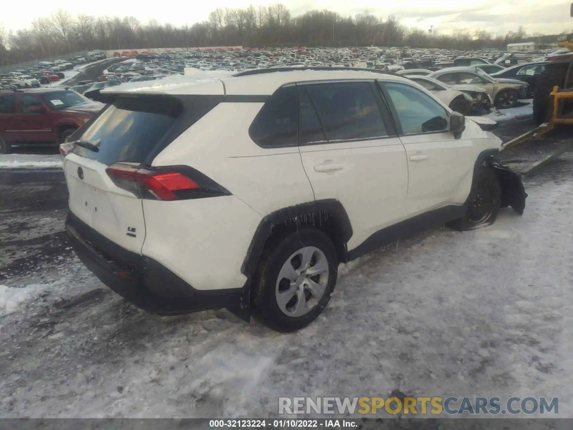 4 Photograph of a damaged car 2T3F1RFV9KW065622 TOYOTA RAV4 2019