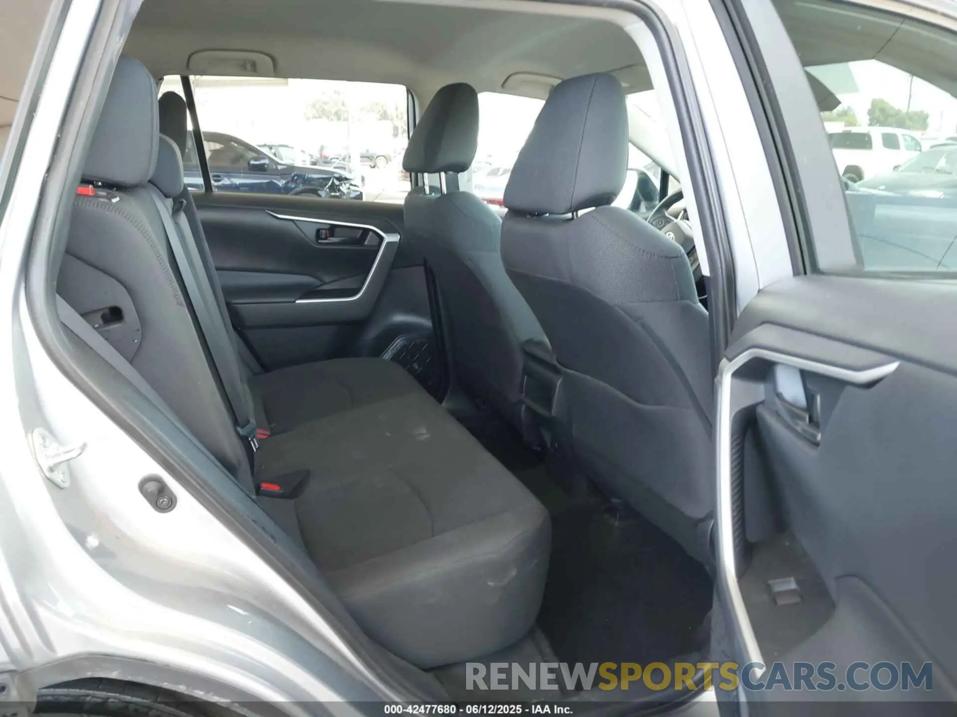 8 Photograph of a damaged car 2T3F1RFVXKC018357 TOYOTA RAV4 2019
