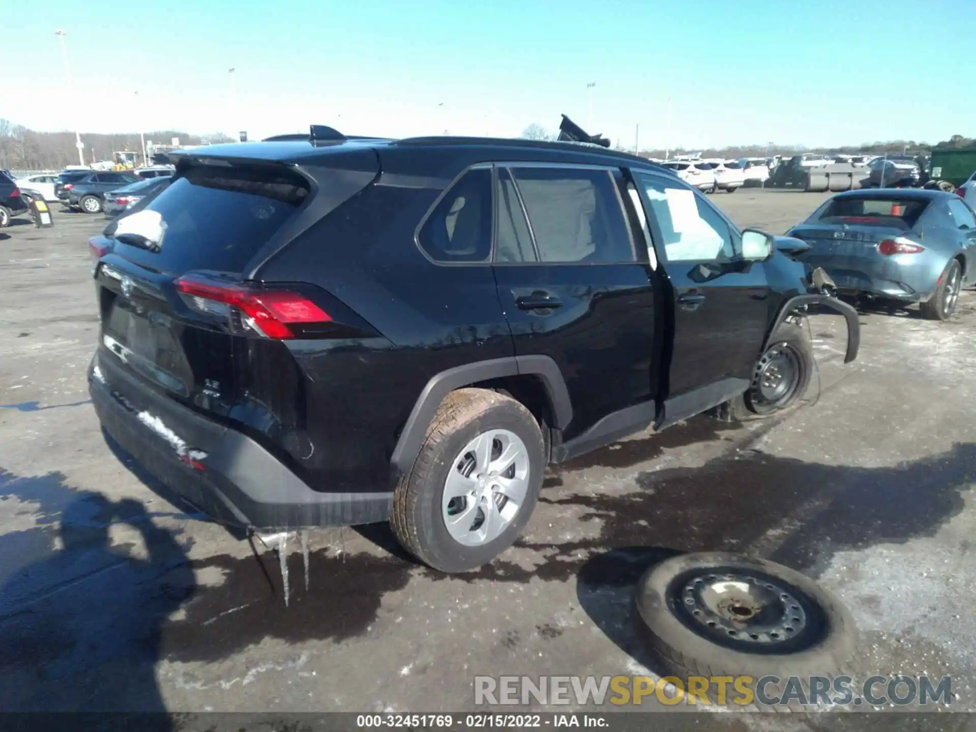 4 Photograph of a damaged car 2T3F1RFVXKC032016 TOYOTA RAV4 2019