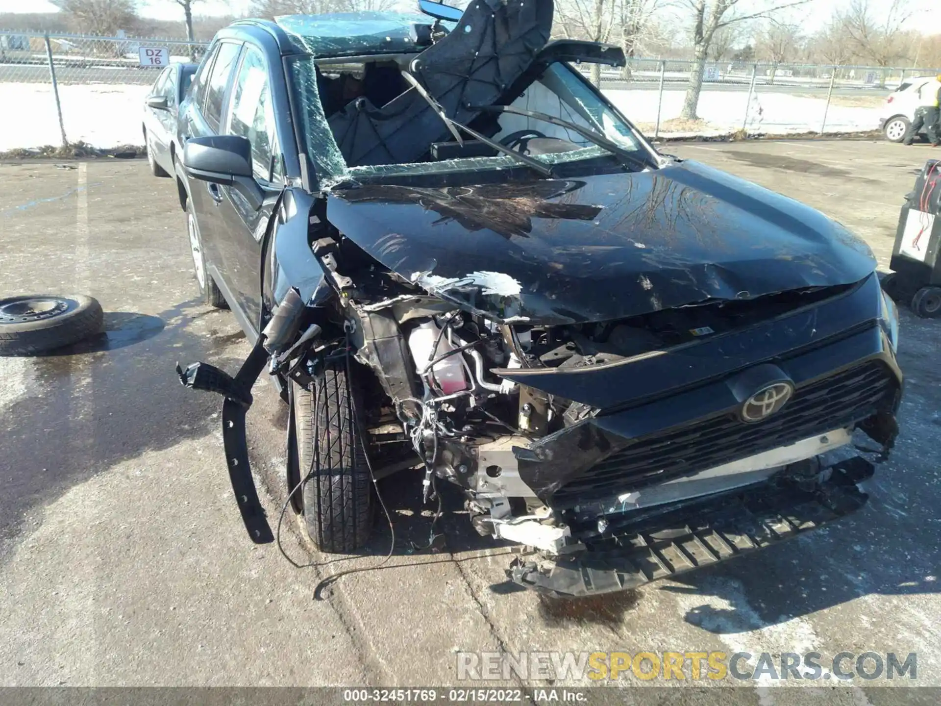 6 Photograph of a damaged car 2T3F1RFVXKC032016 TOYOTA RAV4 2019