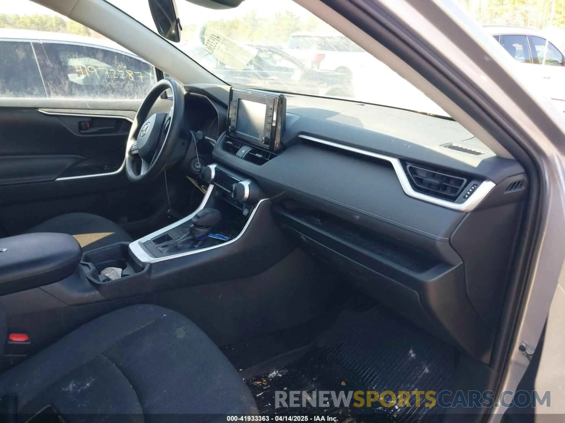 5 Photograph of a damaged car 2T3F1RFVXKW051521 TOYOTA RAV4 2019