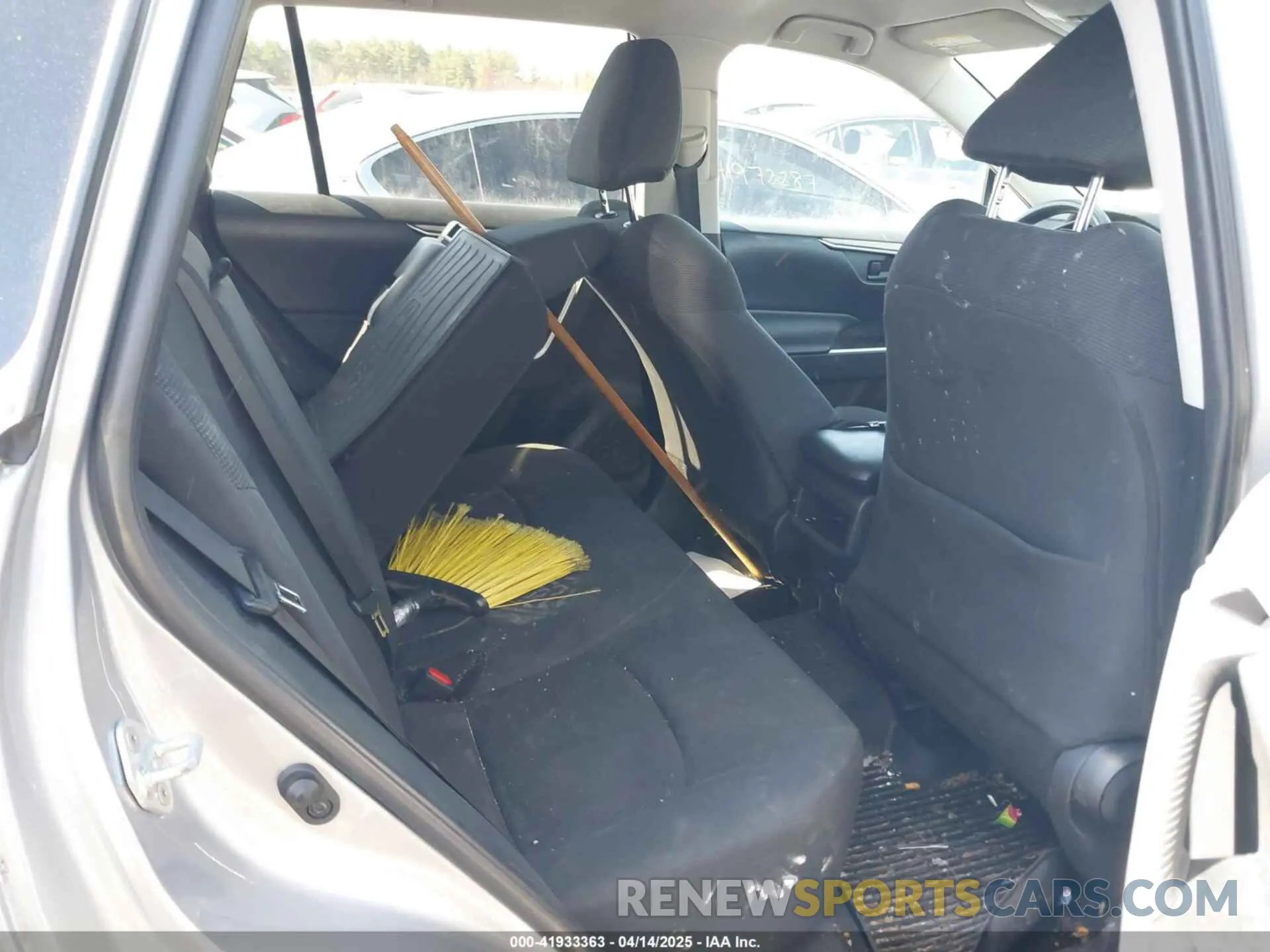 8 Photograph of a damaged car 2T3F1RFVXKW051521 TOYOTA RAV4 2019