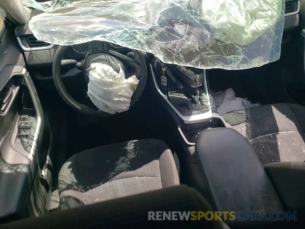 8 Photograph of a damaged car 2T3F1RFVXKW079268 TOYOTA RAV4 2019
