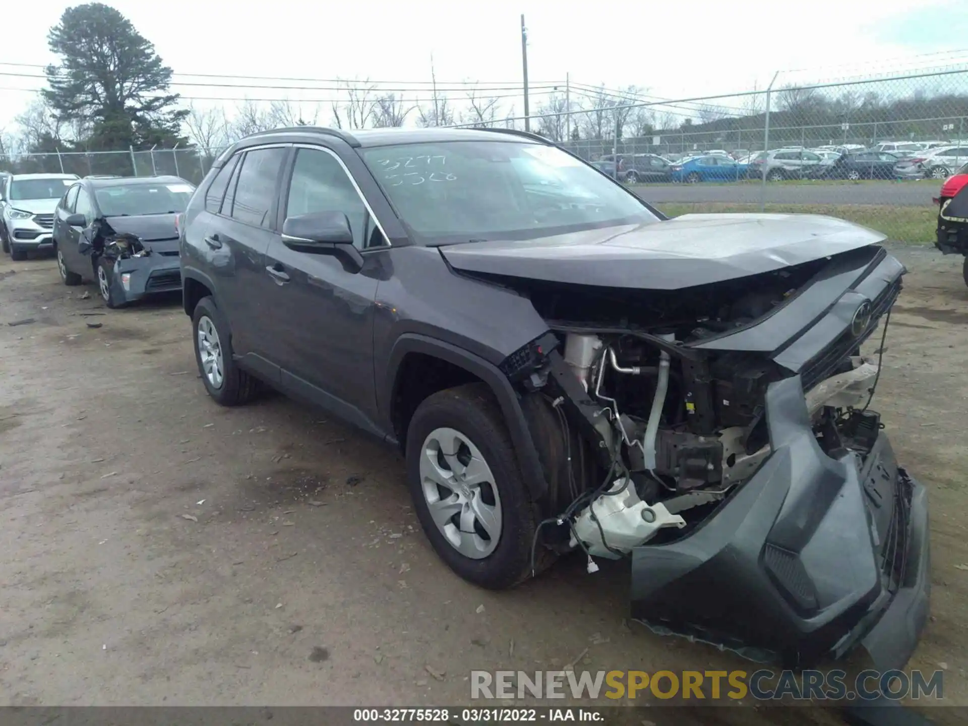 1 Photograph of a damaged car 2T3G1RFV0KW006687 TOYOTA RAV4 2019