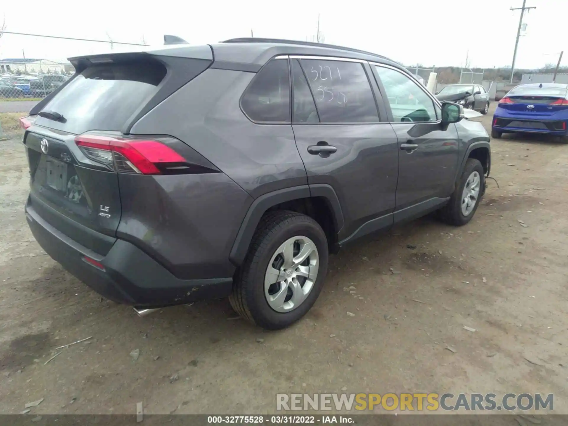 4 Photograph of a damaged car 2T3G1RFV0KW006687 TOYOTA RAV4 2019