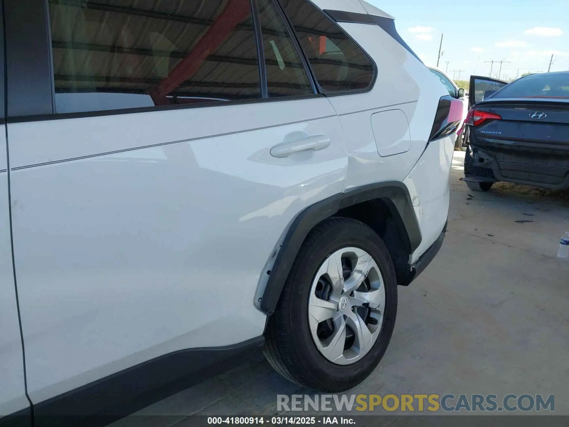 17 Photograph of a damaged car 2T3G1RFV0KW008617 TOYOTA RAV4 2019