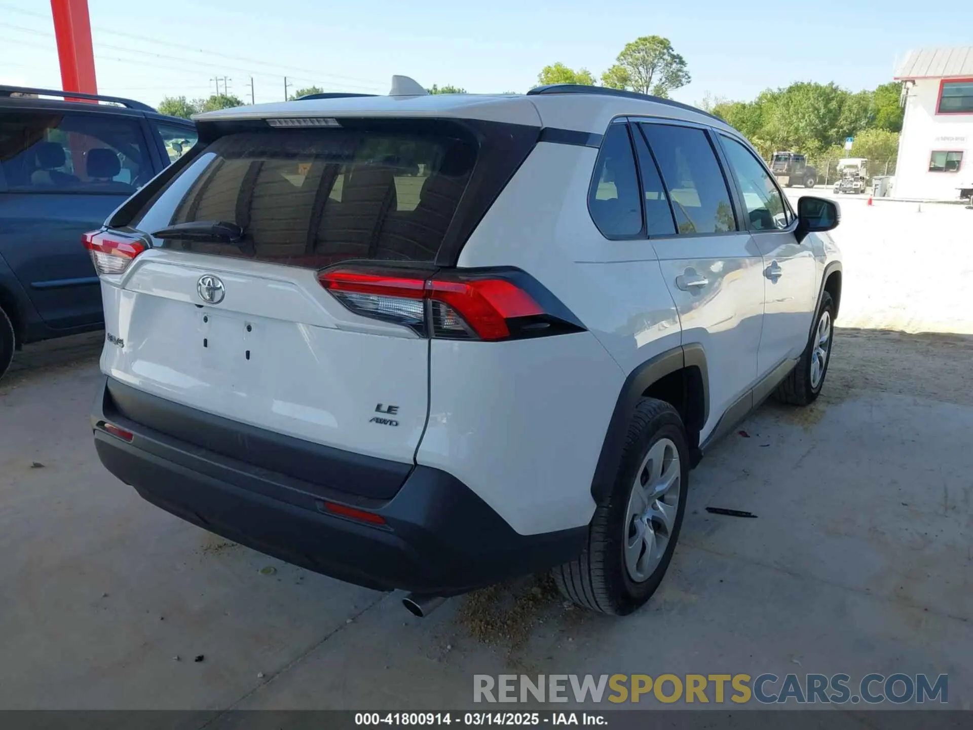 4 Photograph of a damaged car 2T3G1RFV0KW008617 TOYOTA RAV4 2019