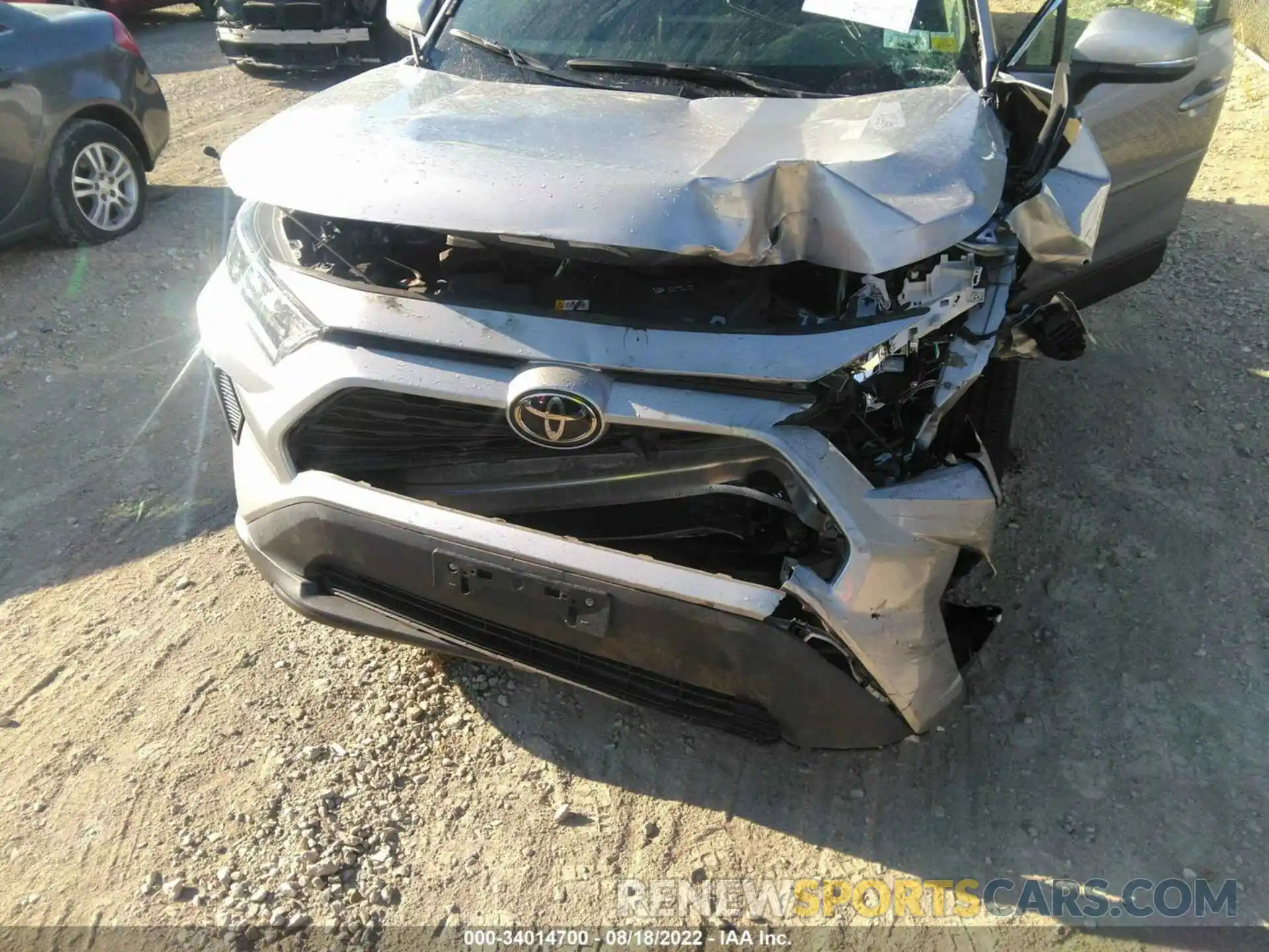 6 Photograph of a damaged car 2T3G1RFV0KW010884 TOYOTA RAV4 2019