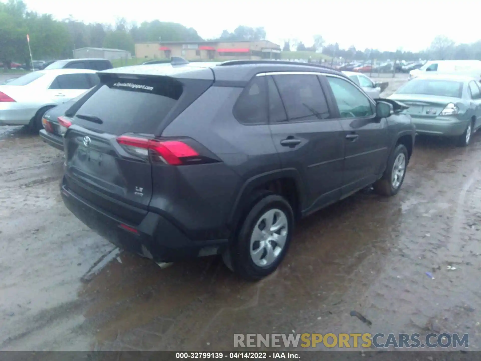 4 Photograph of a damaged car 2T3G1RFV0KW075072 TOYOTA RAV4 2019