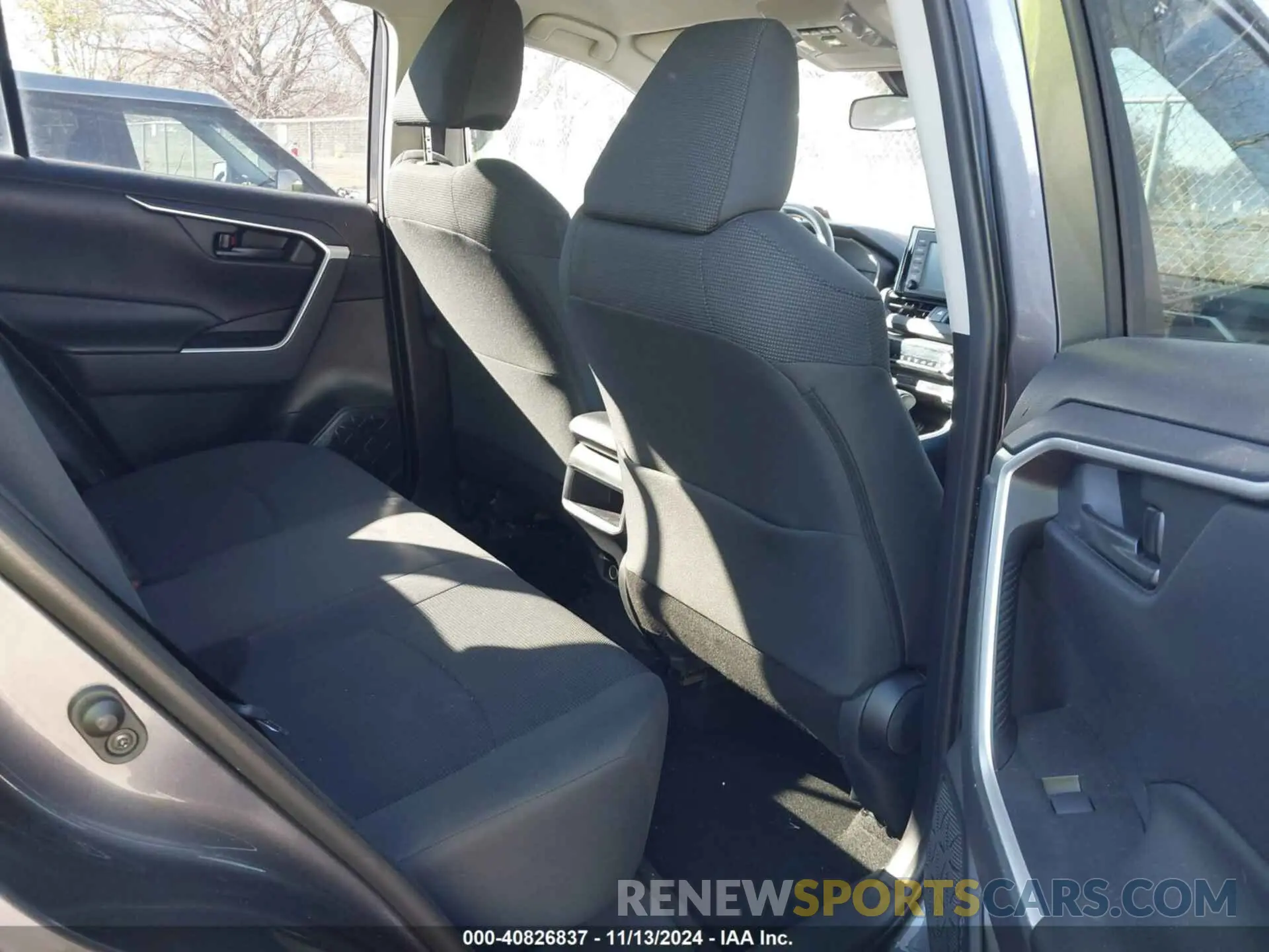 8 Photograph of a damaged car 2T3G1RFV1KC006067 TOYOTA RAV4 2019