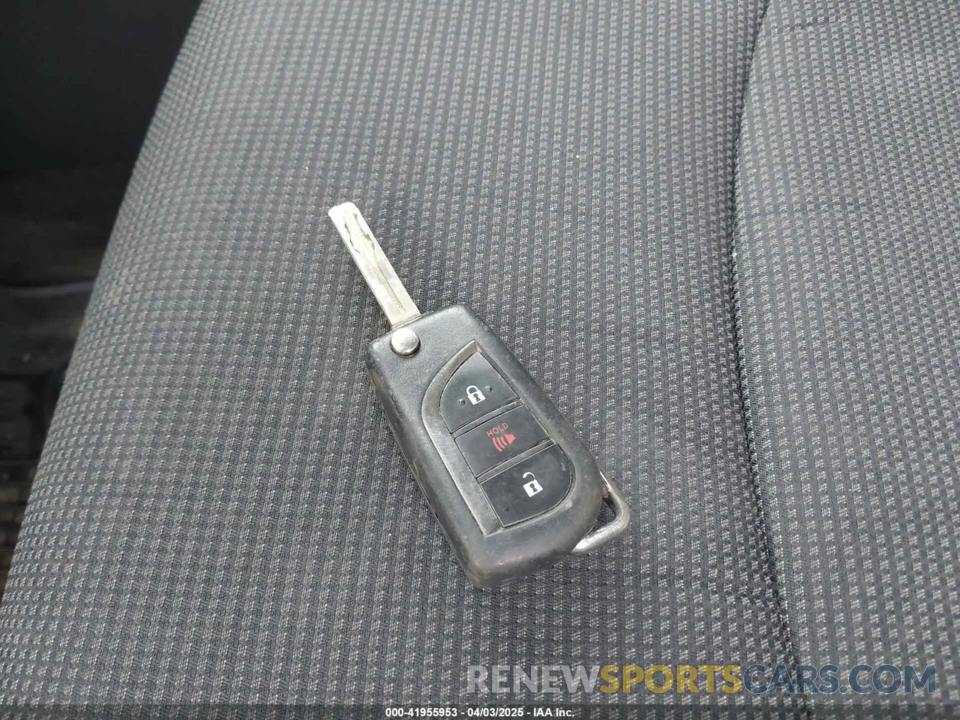 11 Photograph of a damaged car 2T3G1RFV1KC035746 TOYOTA RAV4 2019