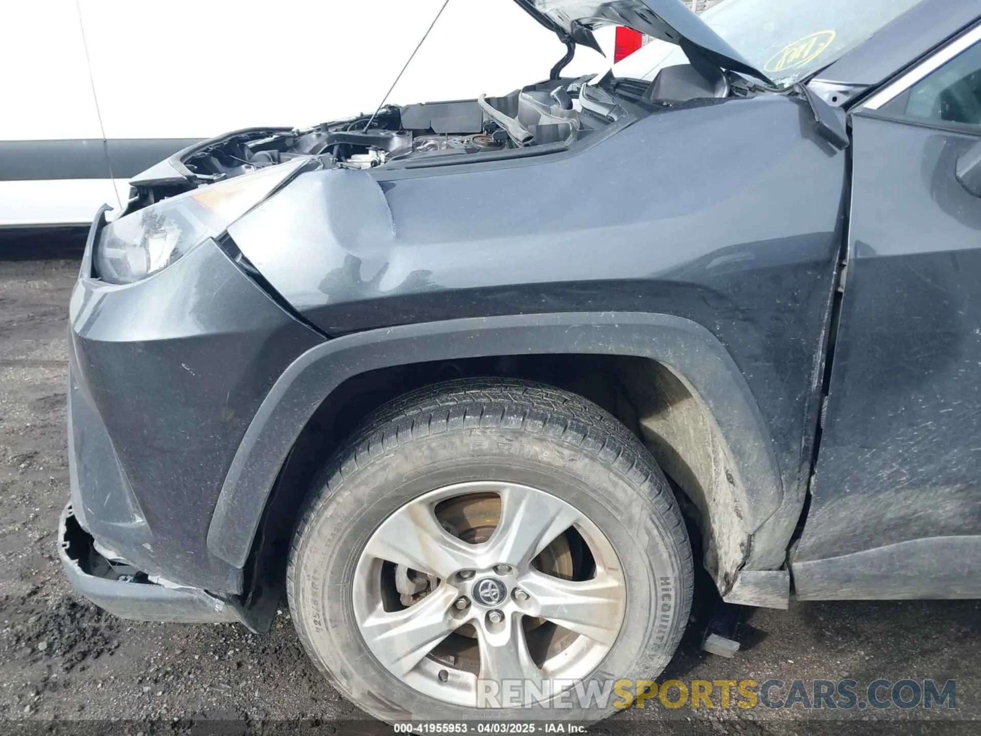 17 Photograph of a damaged car 2T3G1RFV1KC035746 TOYOTA RAV4 2019