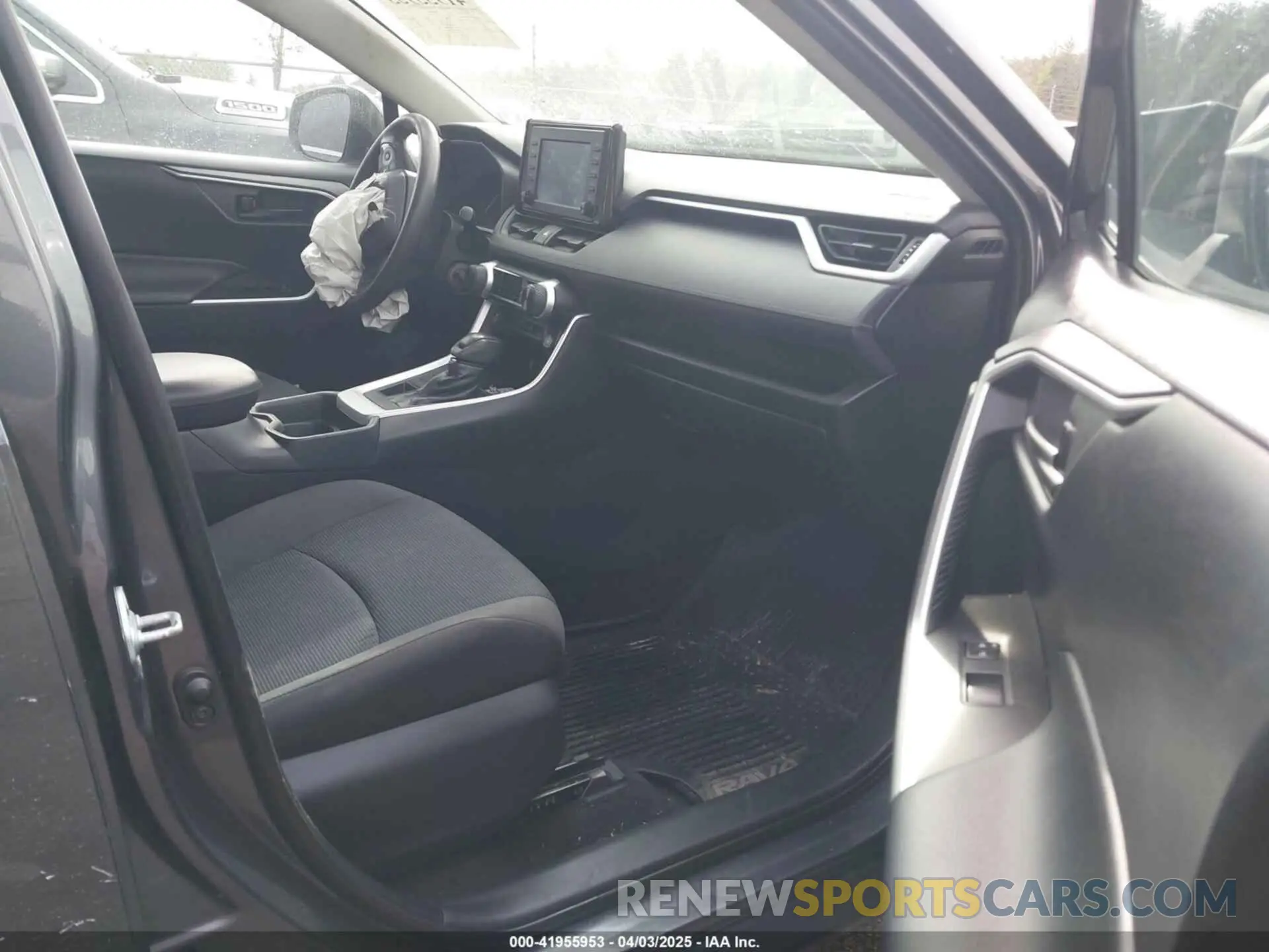 5 Photograph of a damaged car 2T3G1RFV1KC035746 TOYOTA RAV4 2019