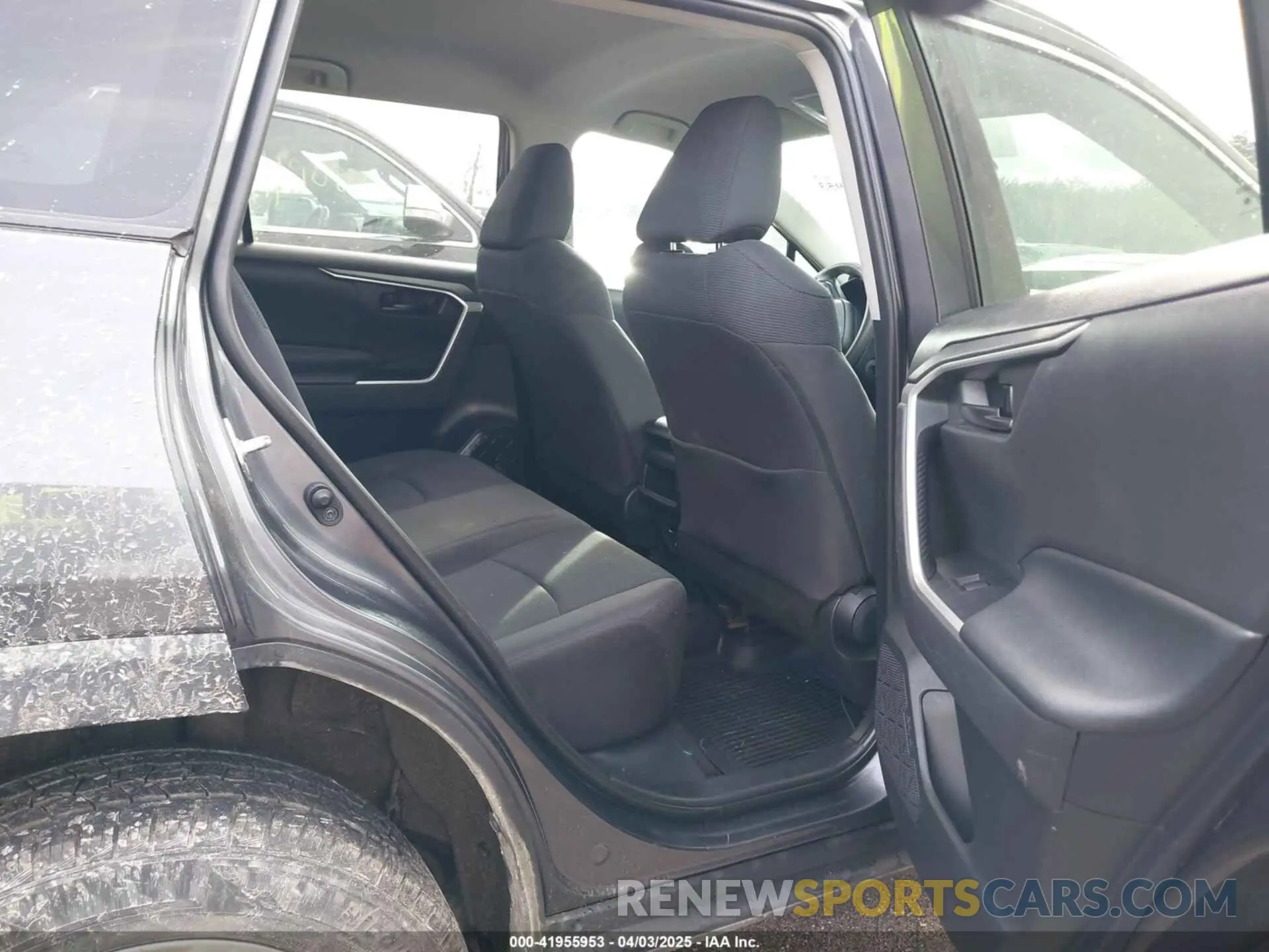 8 Photograph of a damaged car 2T3G1RFV1KC035746 TOYOTA RAV4 2019