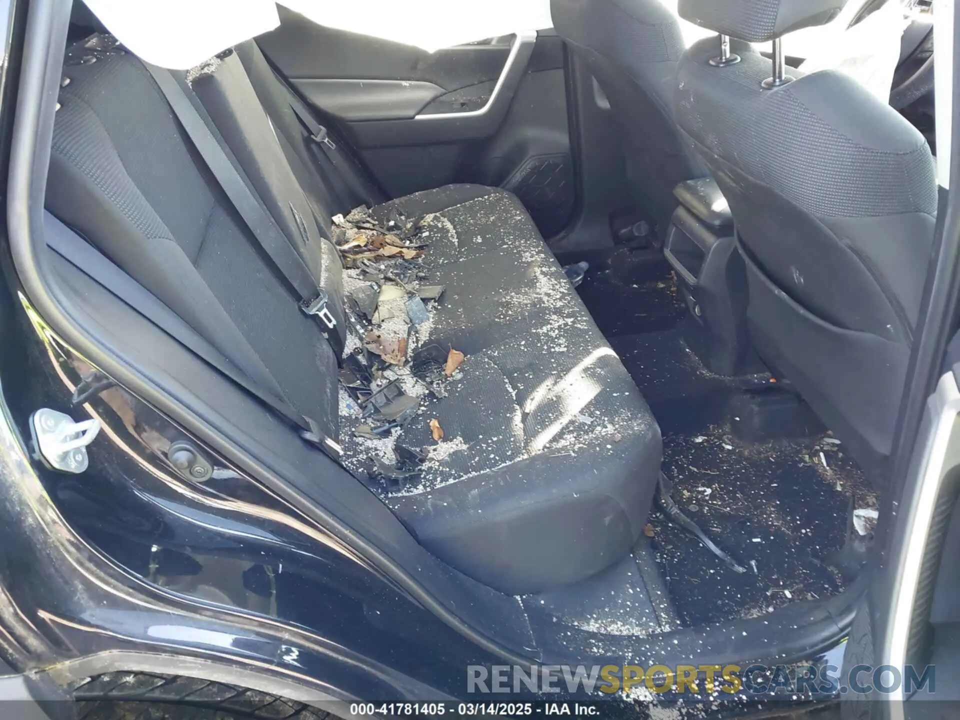 8 Photograph of a damaged car 2T3G1RFV1KC054006 TOYOTA RAV4 2019