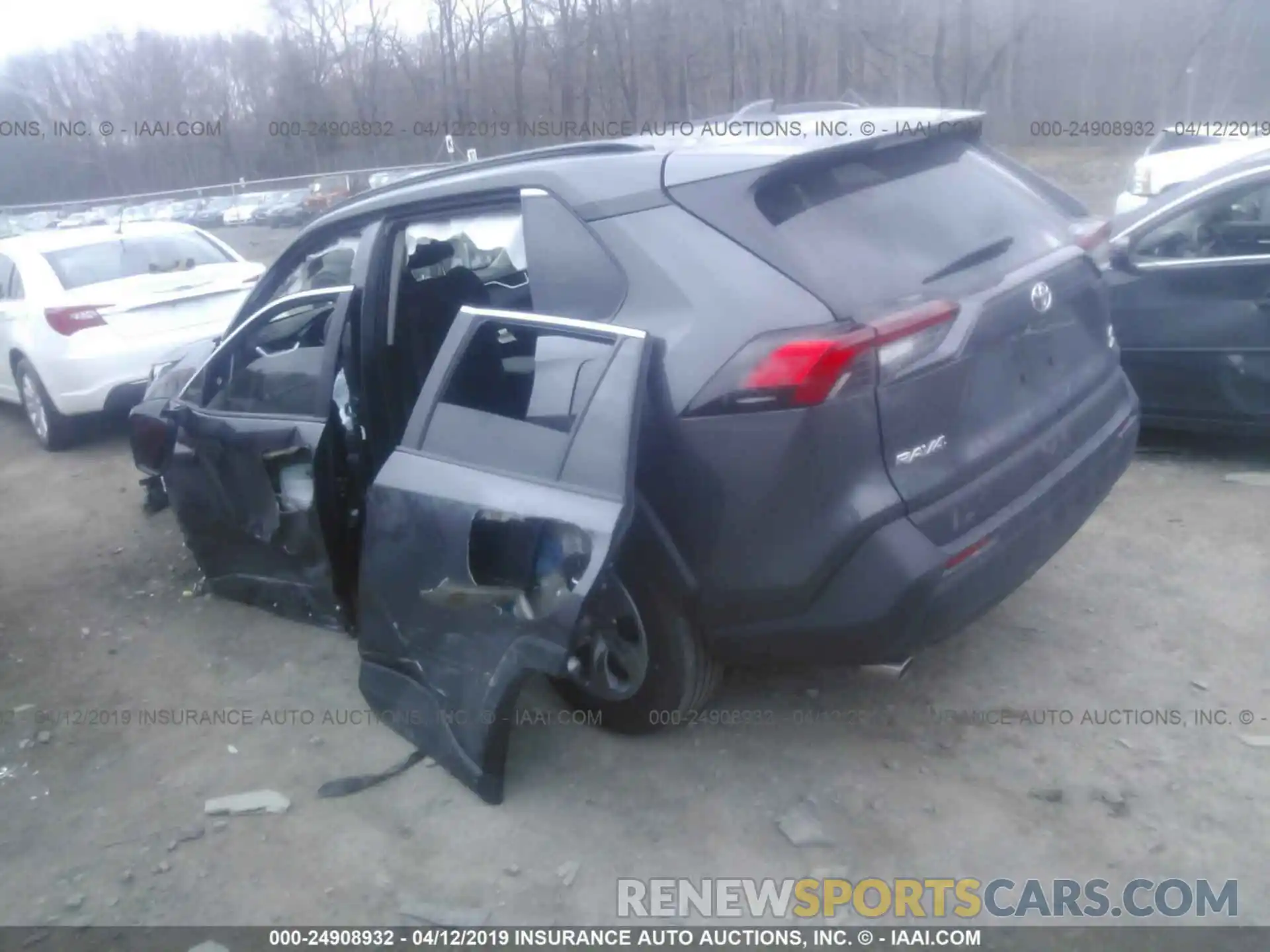 3 Photograph of a damaged car 2T3G1RFV1KW010098 TOYOTA RAV4 2019