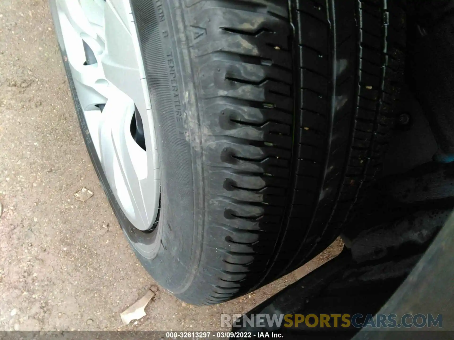 15 Photograph of a damaged car 2T3G1RFV1KW065022 TOYOTA RAV4 2019