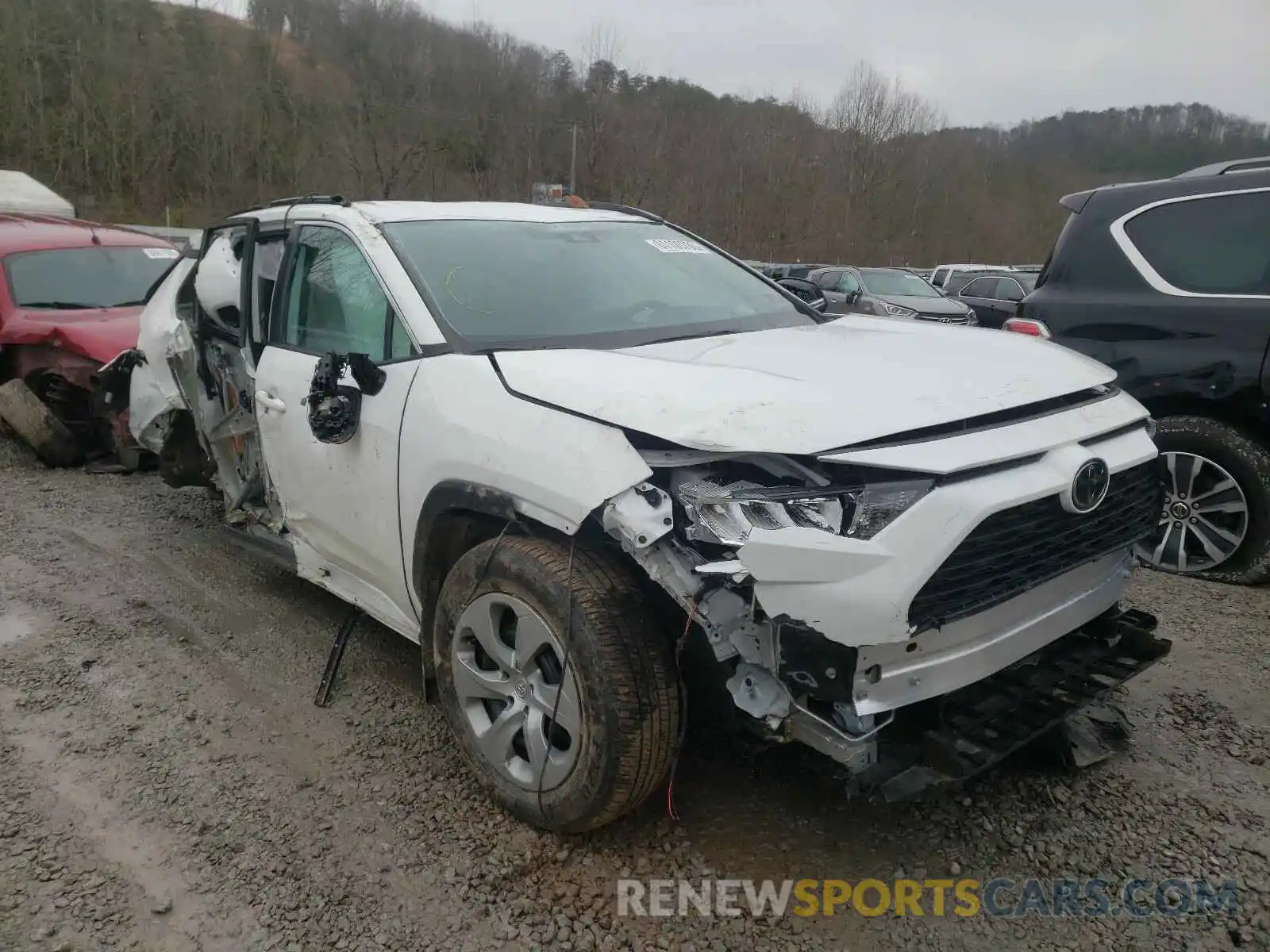 1 Photograph of a damaged car 2T3G1RFV1KW080605 TOYOTA RAV4 2019