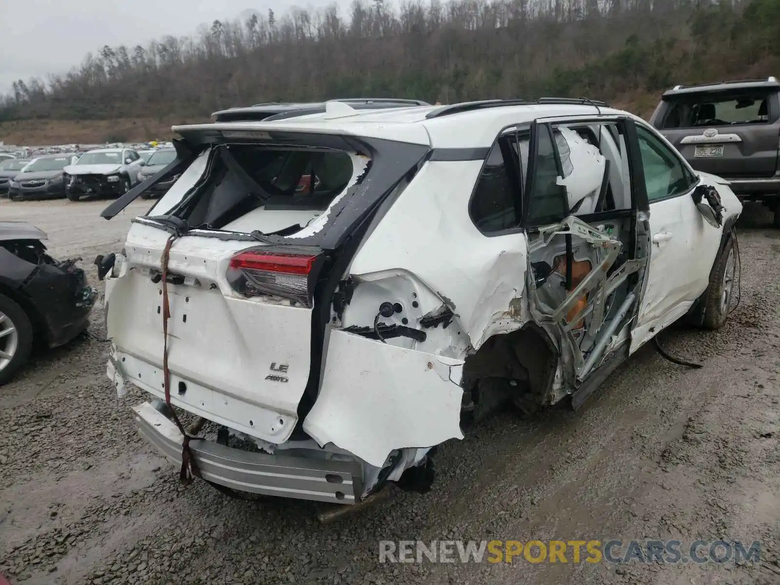 4 Photograph of a damaged car 2T3G1RFV1KW080605 TOYOTA RAV4 2019