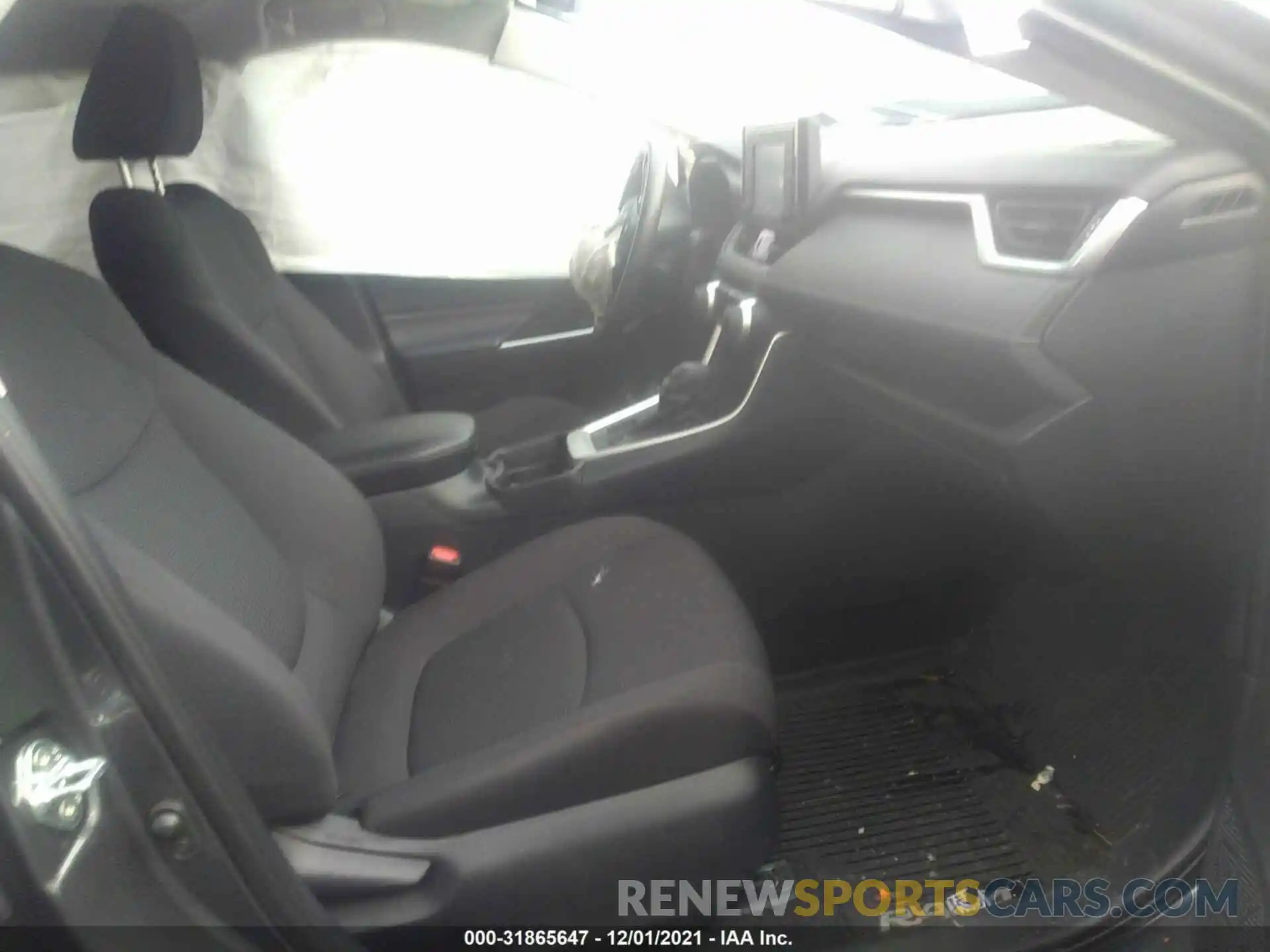 5 Photograph of a damaged car 2T3G1RFV2KC004781 TOYOTA RAV4 2019