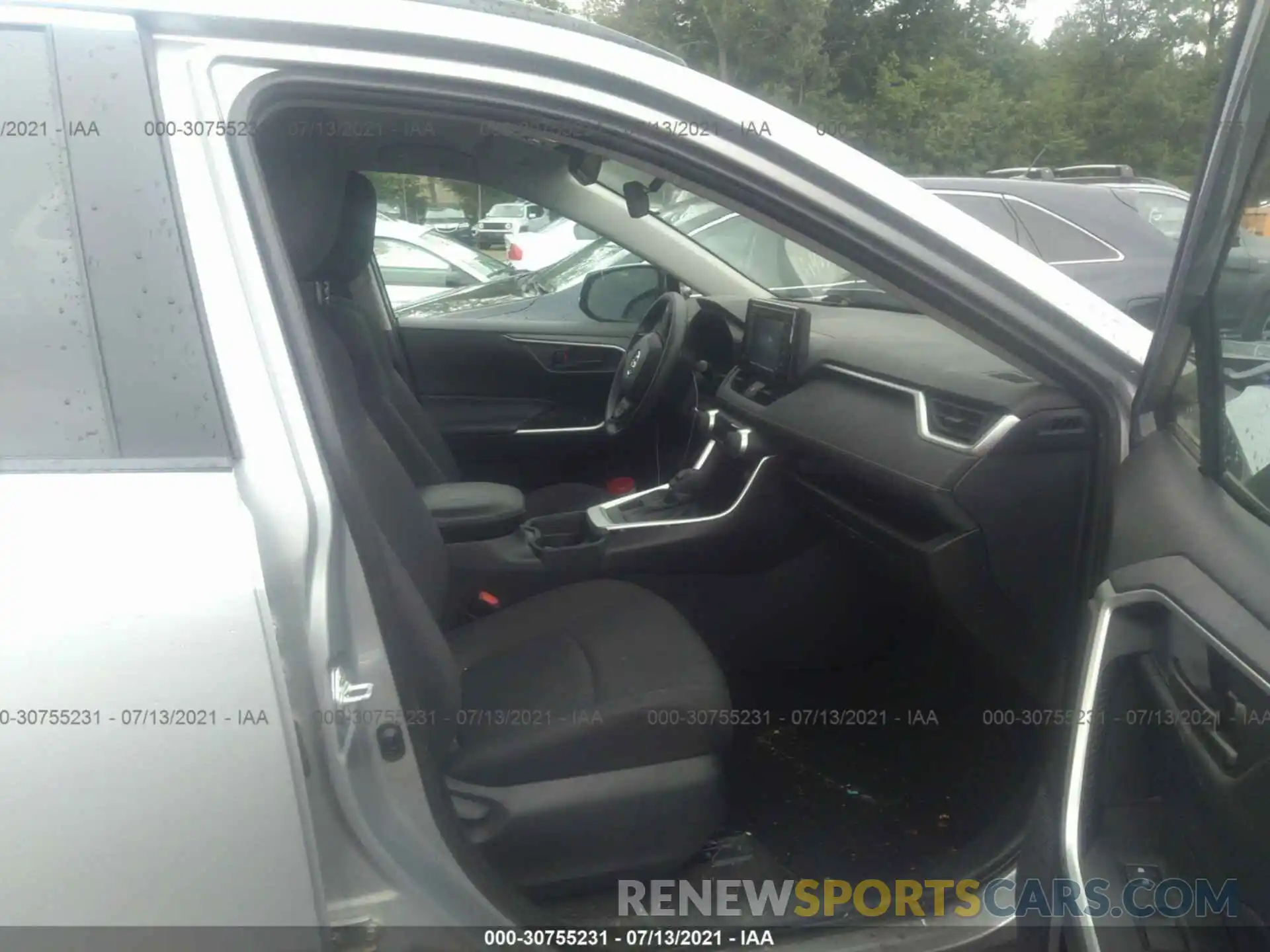 5 Photograph of a damaged car 2T3G1RFV2KC004988 TOYOTA RAV4 2019