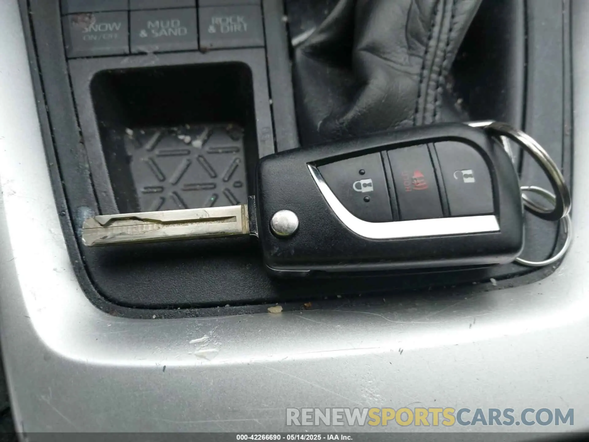 11 Photograph of a damaged car 2T3G1RFV2KC017563 TOYOTA RAV4 2019