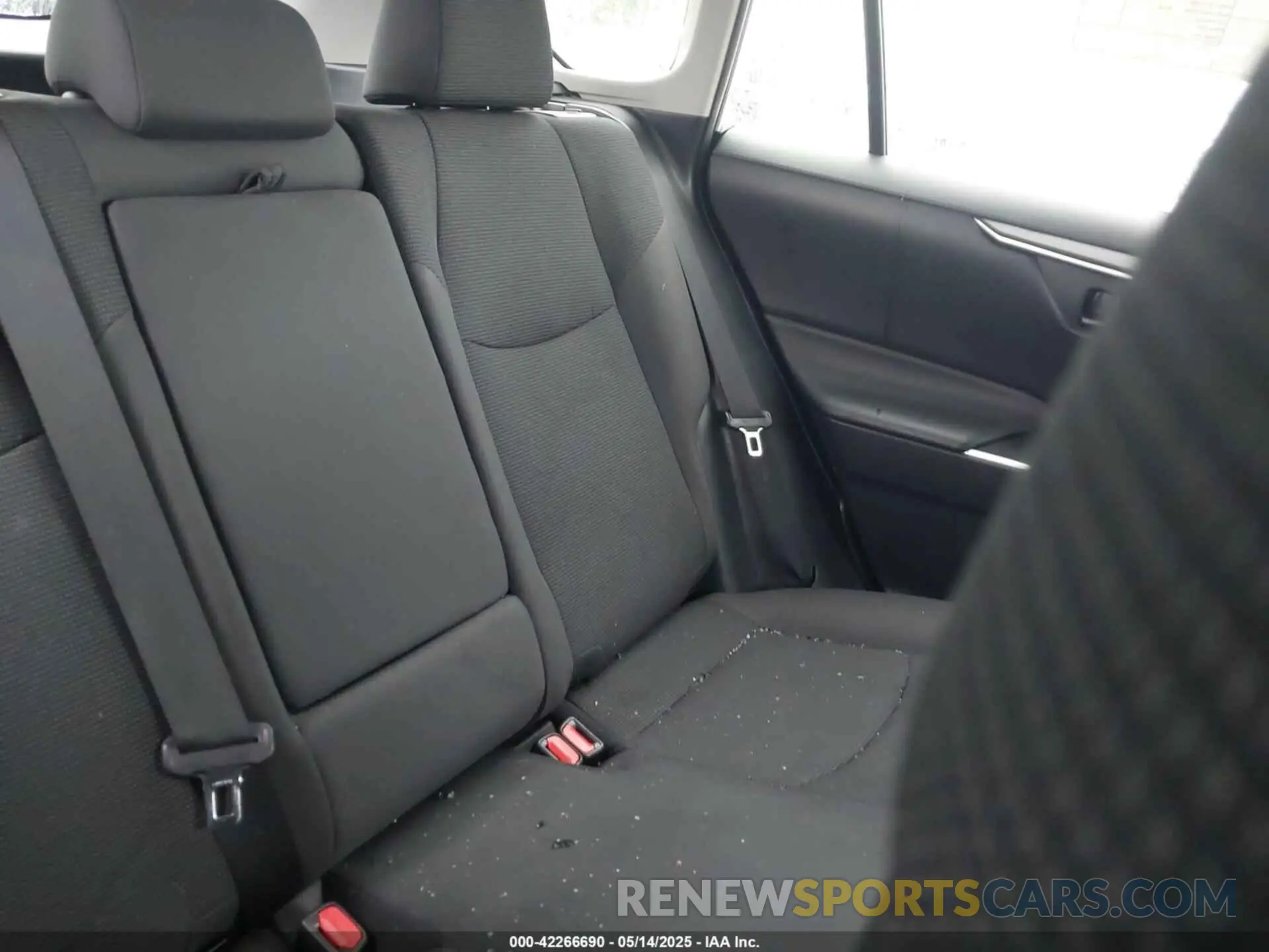 8 Photograph of a damaged car 2T3G1RFV2KC017563 TOYOTA RAV4 2019