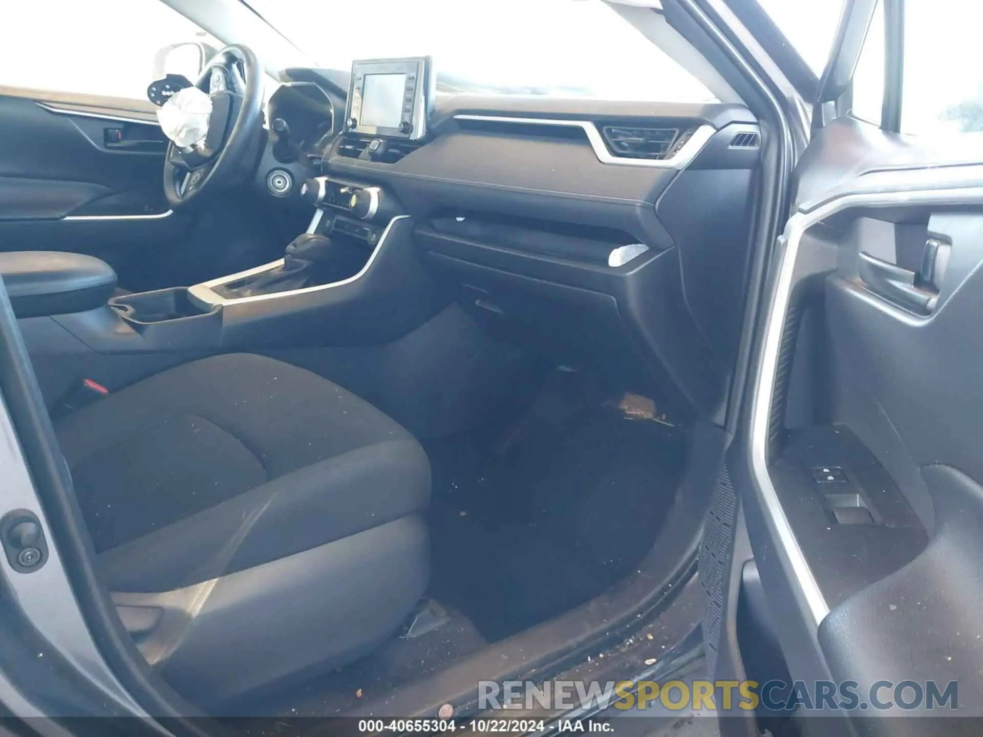 5 Photograph of a damaged car 2T3G1RFV2KC044729 TOYOTA RAV4 2019