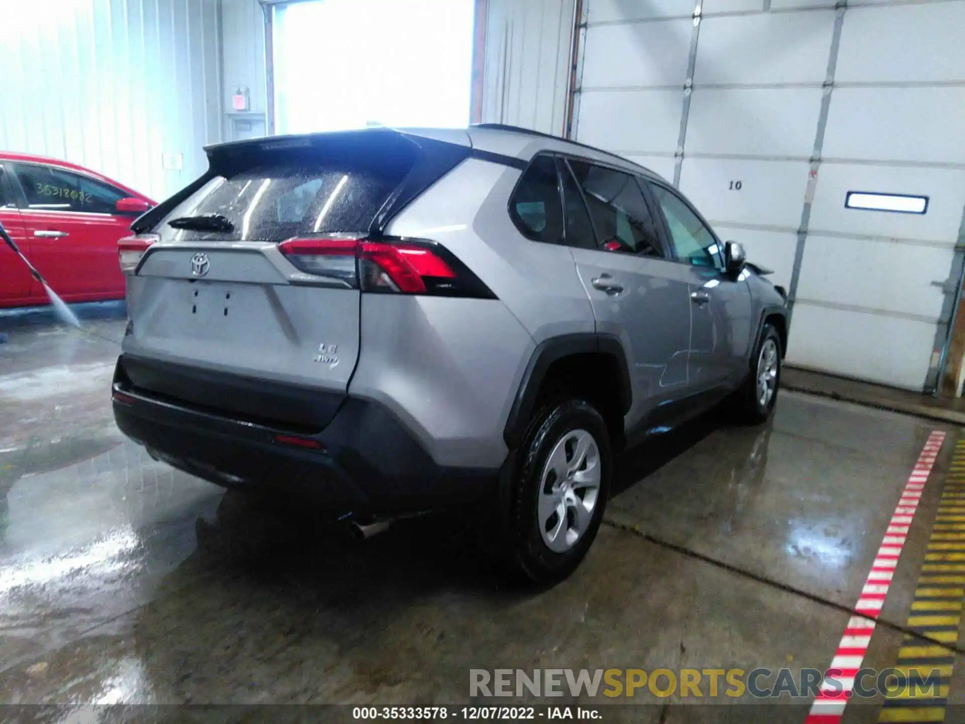 4 Photograph of a damaged car 2T3G1RFV2KW010384 TOYOTA RAV4 2019