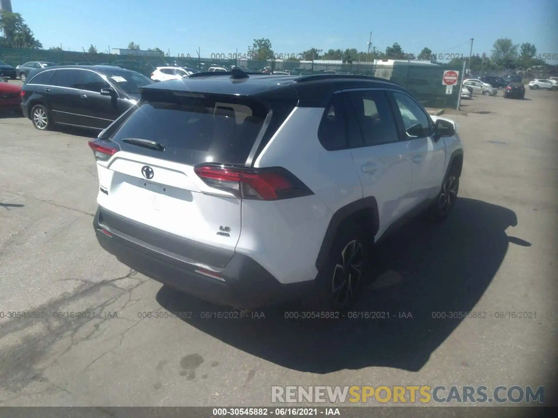 4 Photograph of a damaged car 2T3G1RFV2KW051128 TOYOTA RAV4 2019