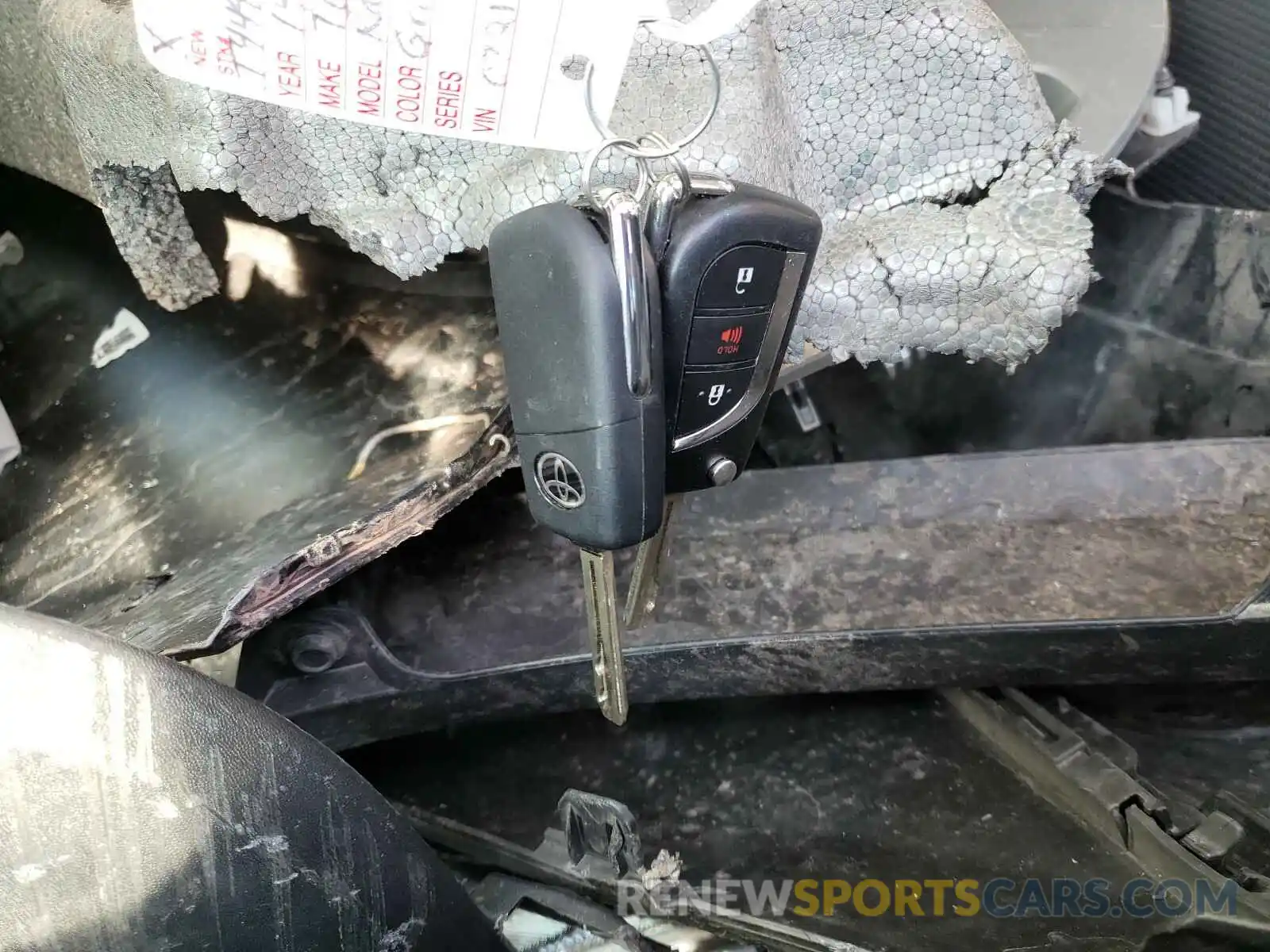 5 Photograph of a damaged car 2T3G1RFV3KC007219 TOYOTA RAV4 2019