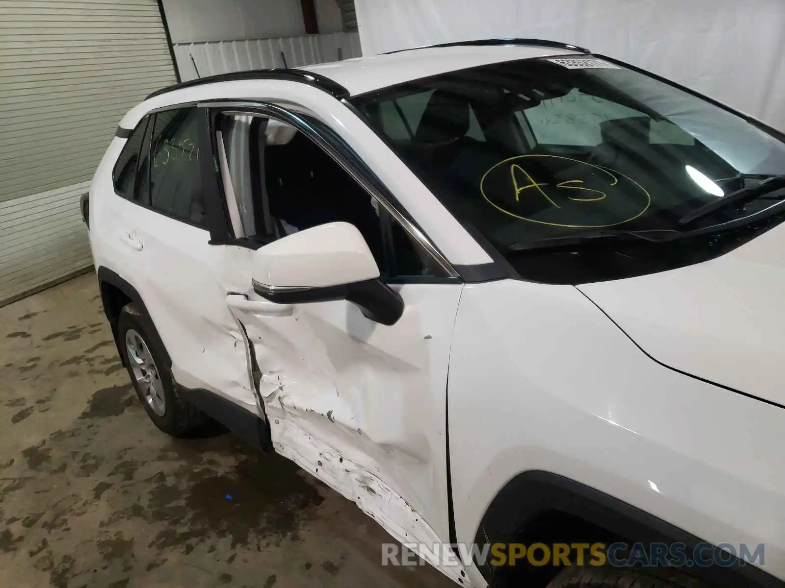 9 Photograph of a damaged car 2T3G1RFV3KC015207 TOYOTA RAV4 2019