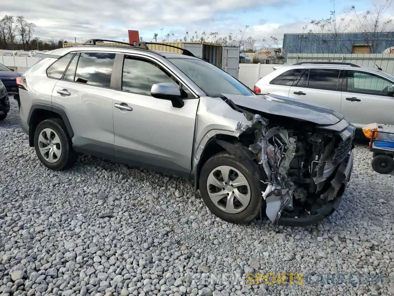 4 Photograph of a damaged car 2T3G1RFV3KW031020 TOYOTA RAV4 2019