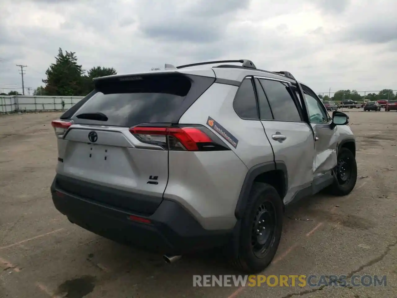 4 Photograph of a damaged car 2T3G1RFV3KW031759 TOYOTA RAV4 2019