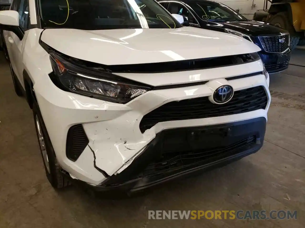 9 Photograph of a damaged car 2T3G1RFV4KC004636 TOYOTA RAV4 2019