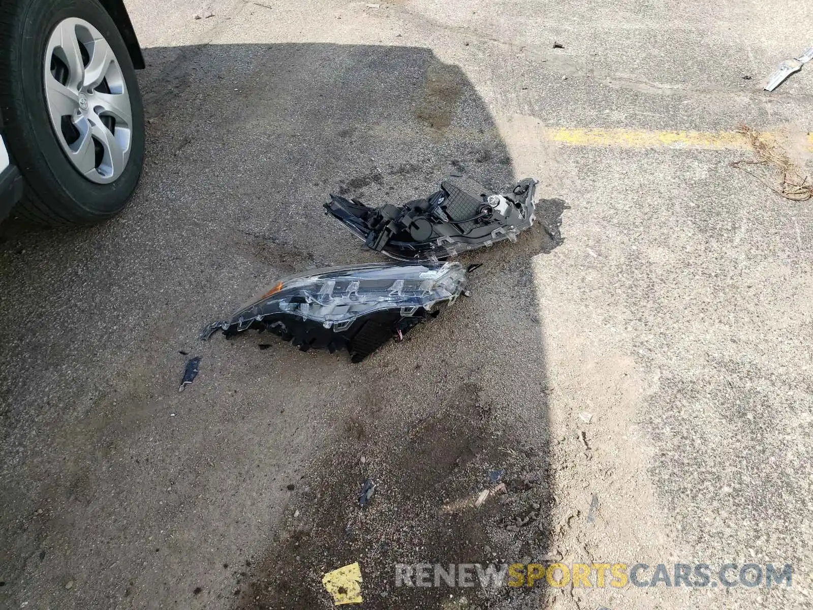 9 Photograph of a damaged car 2T3G1RFV4KC026393 TOYOTA RAV4 2019