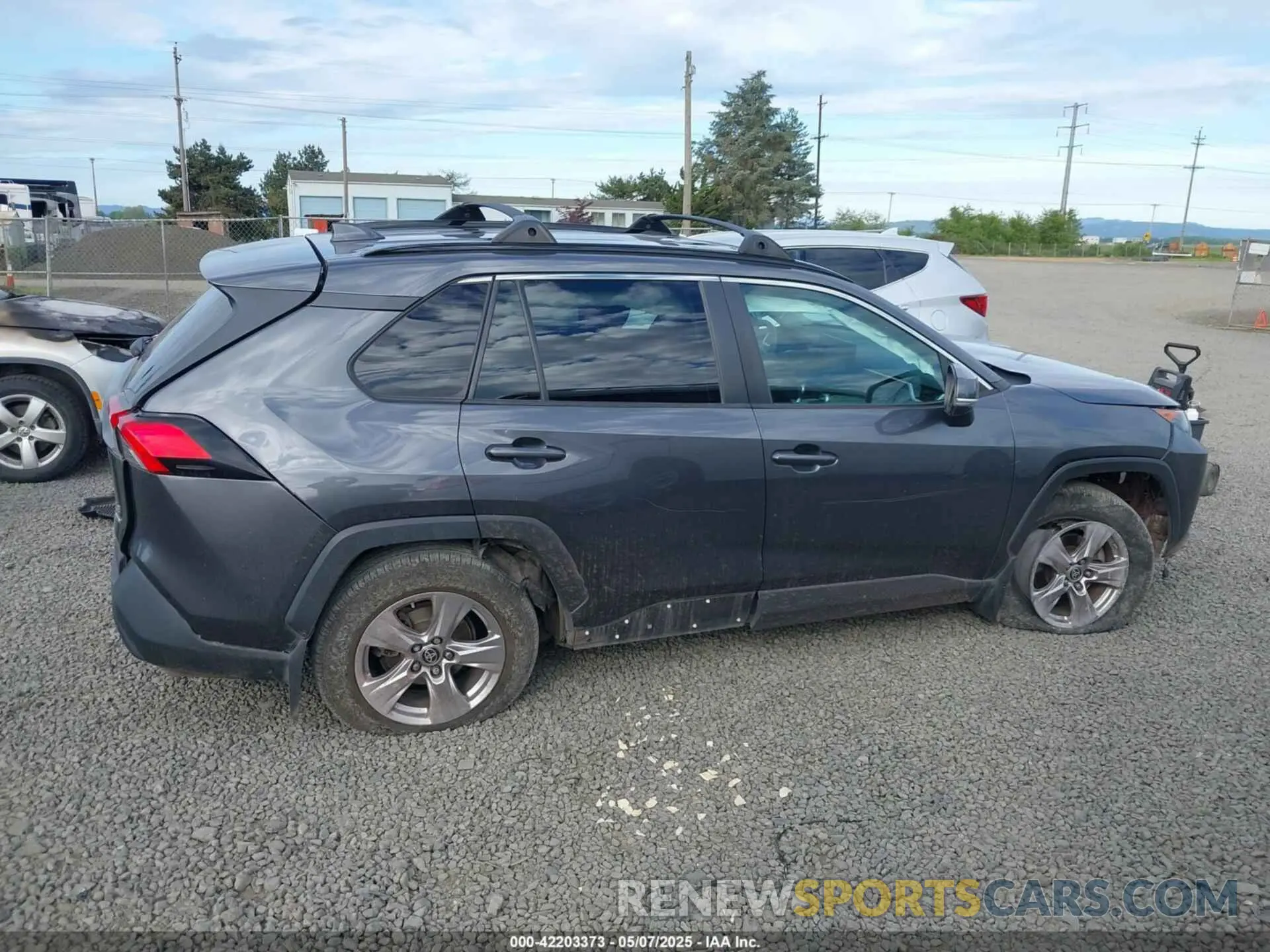 14 Photograph of a damaged car 2T3G1RFV4KC055151 TOYOTA RAV4 2019