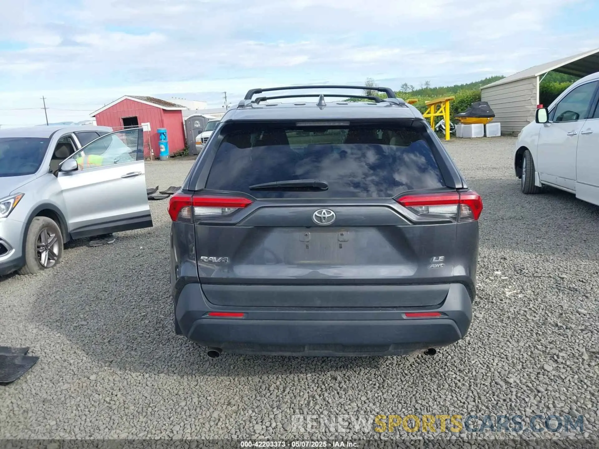 17 Photograph of a damaged car 2T3G1RFV4KC055151 TOYOTA RAV4 2019