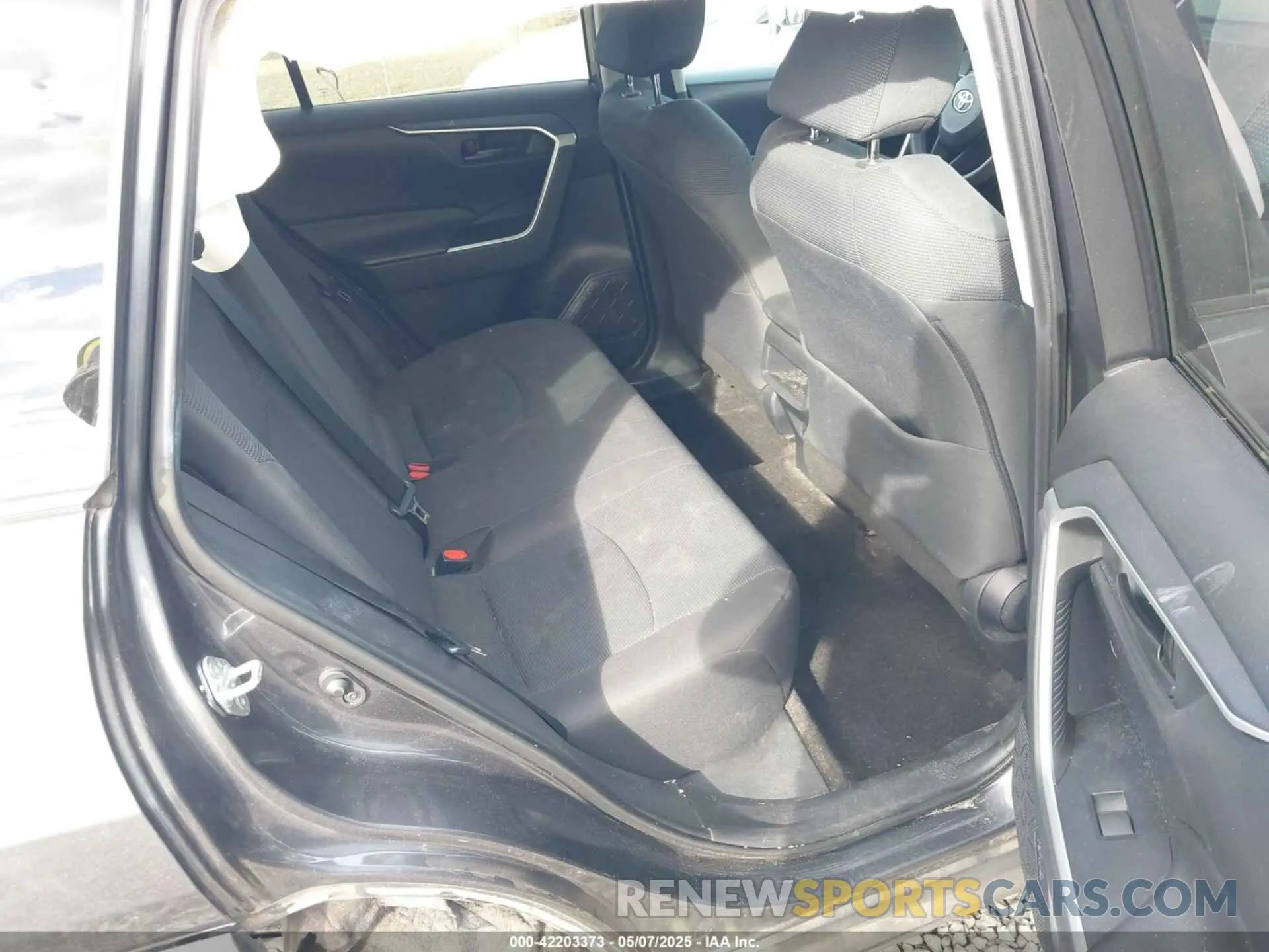 8 Photograph of a damaged car 2T3G1RFV4KC055151 TOYOTA RAV4 2019