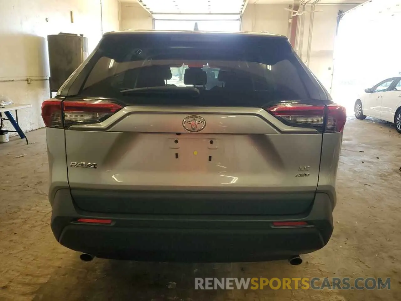 6 Photograph of a damaged car 2T3G1RFV4KW062552 TOYOTA RAV4 2019