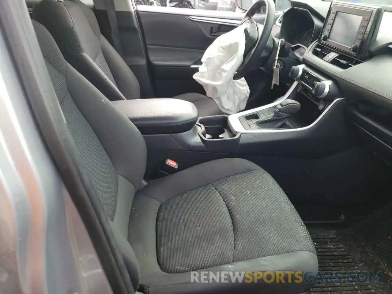 5 Photograph of a damaged car 2T3G1RFV4KW082722 TOYOTA RAV4 2019