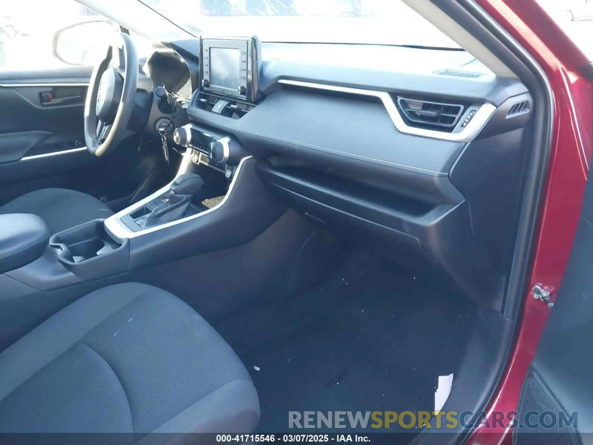 5 Photograph of a damaged car 2T3G1RFV5KC042795 TOYOTA RAV4 2019