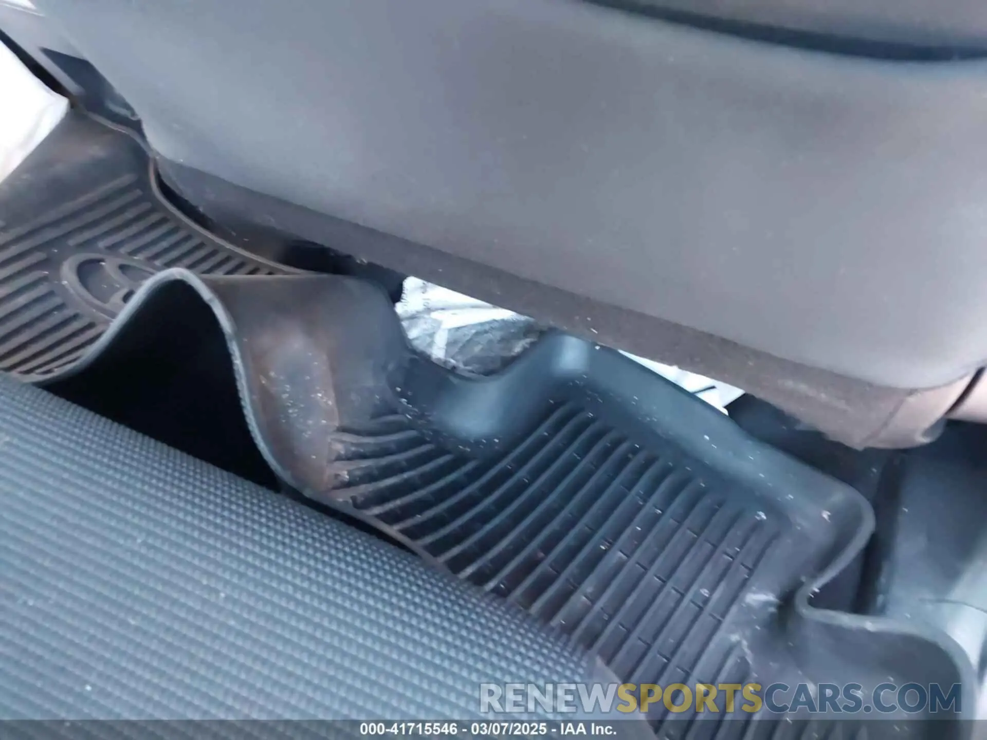 8 Photograph of a damaged car 2T3G1RFV5KC042795 TOYOTA RAV4 2019