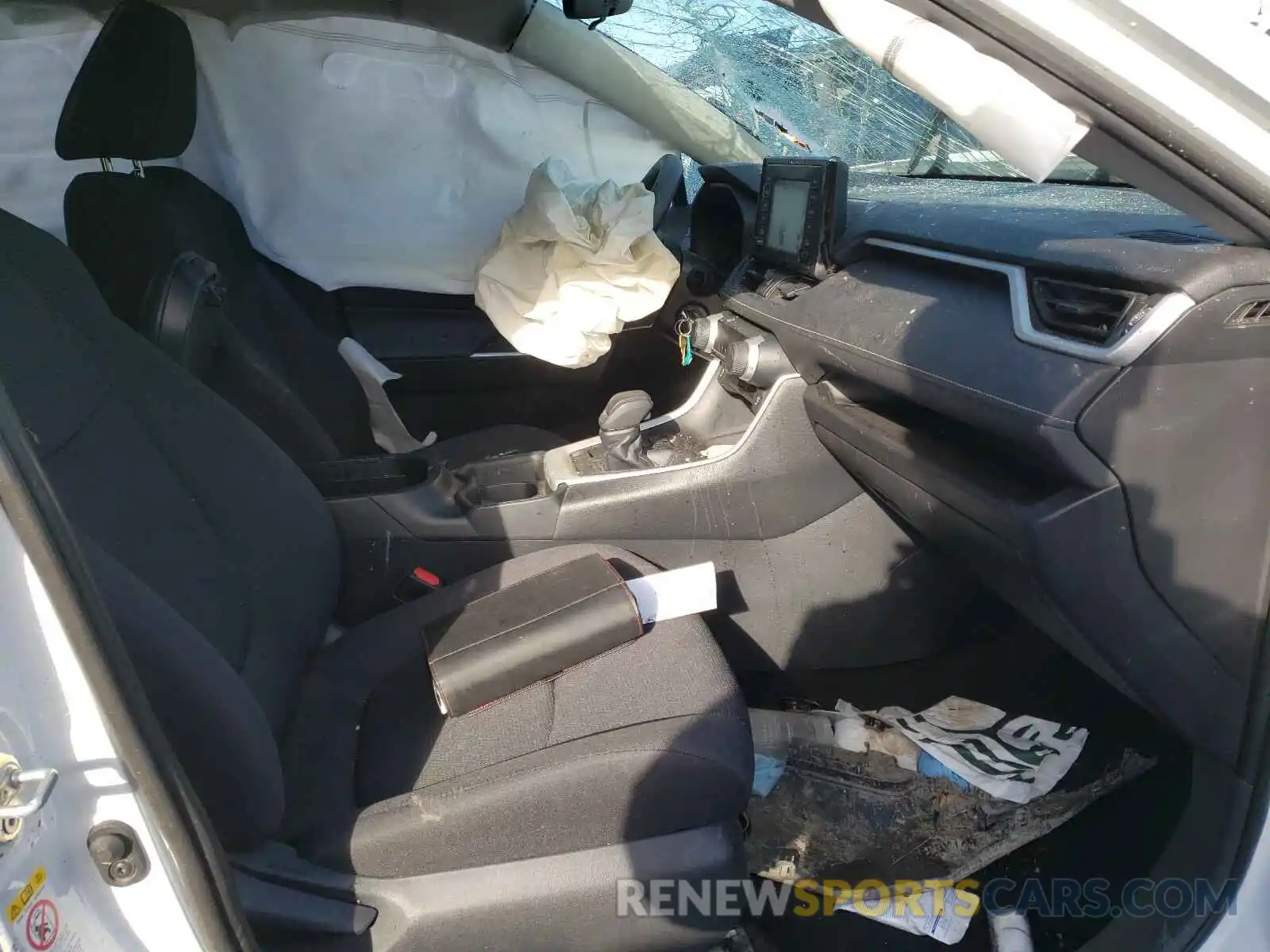 5 Photograph of a damaged car 2T3G1RFV5KW011920 TOYOTA RAV4 2019